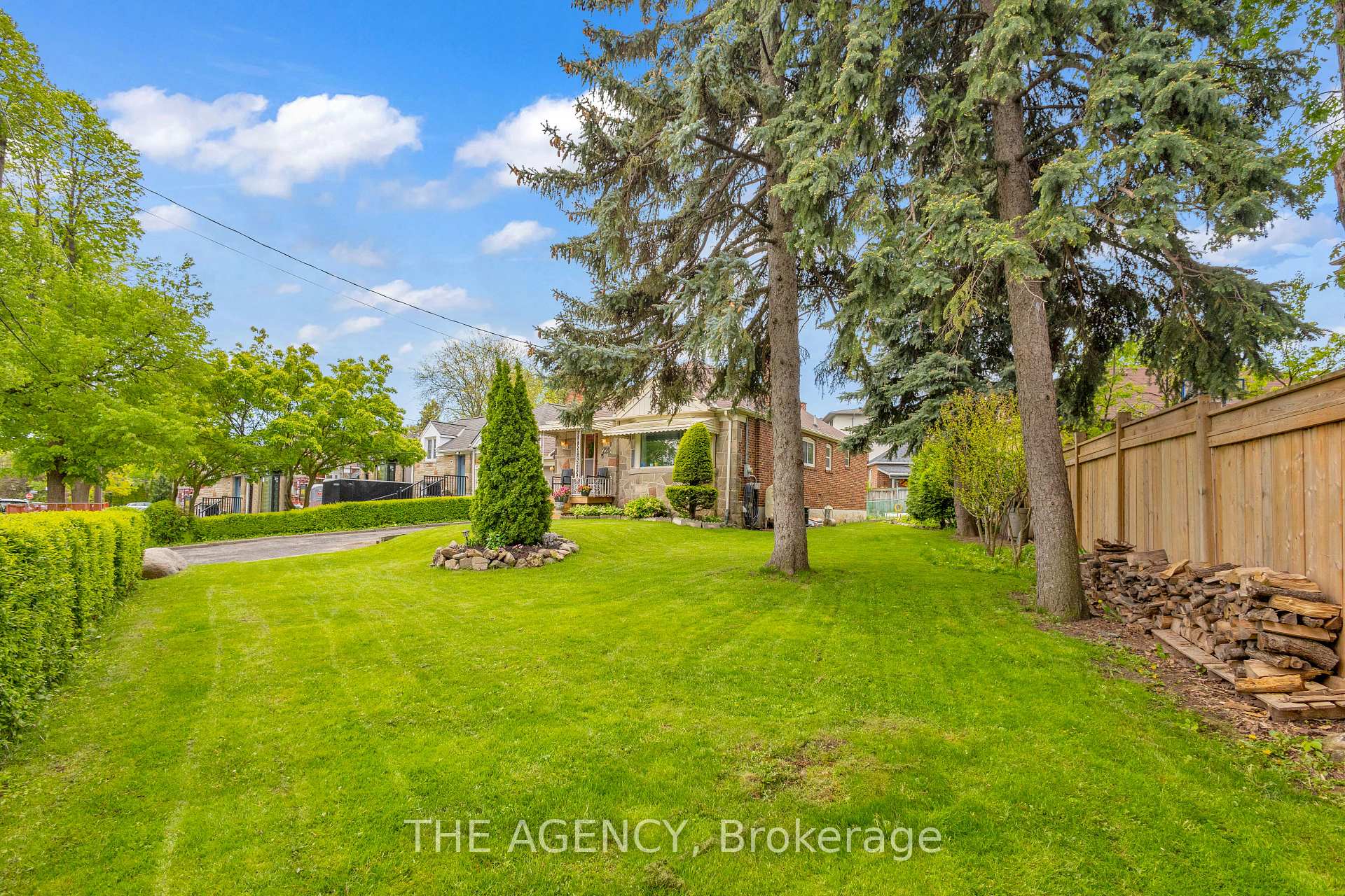 Photo 18 of 229 Ridley Boulevard, Toronto, Bedford Park-Nortown — HOMEH