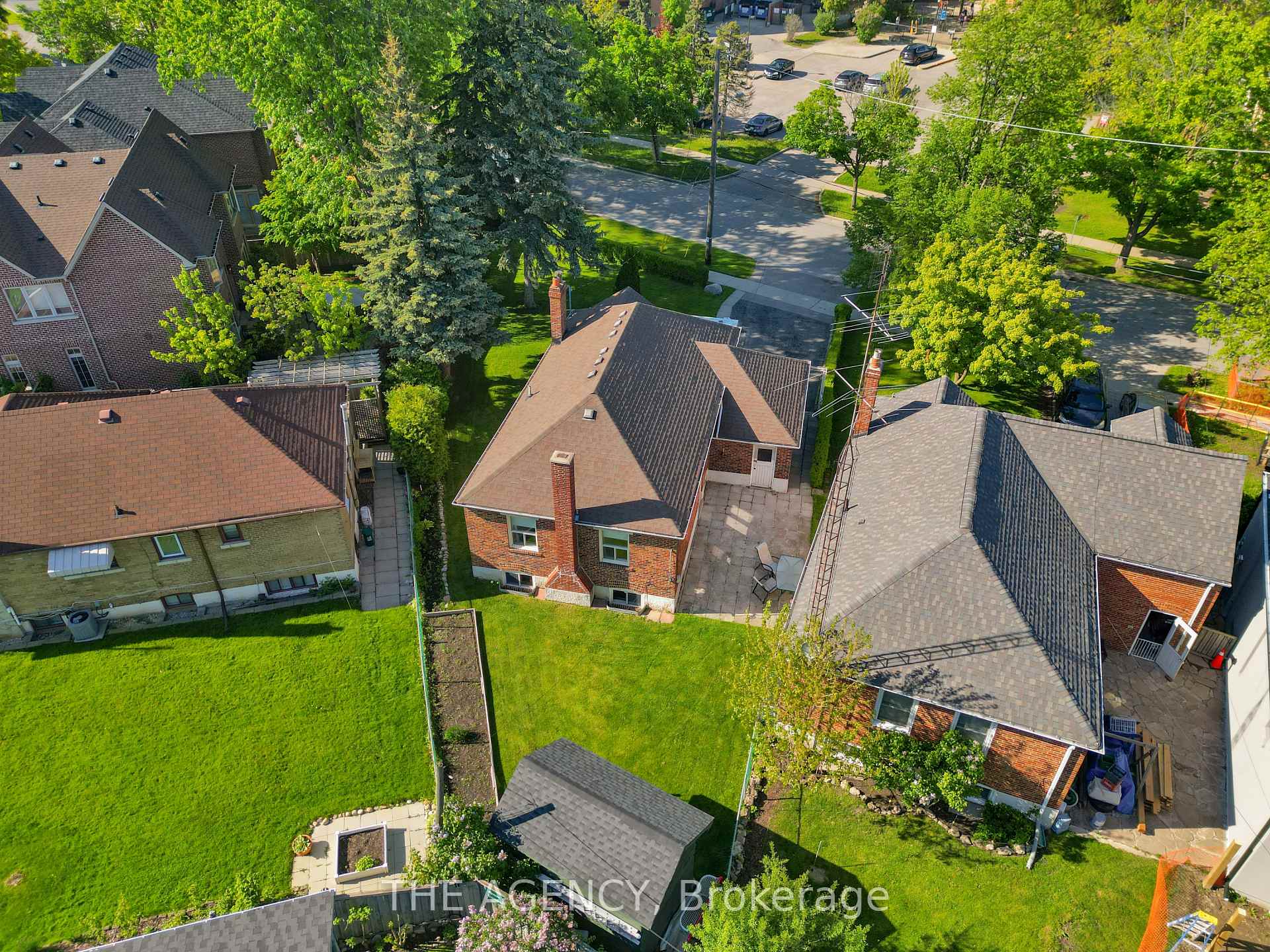 Photo 19 of 229 Ridley Boulevard, Toronto, Bedford Park-Nortown — HOMEH