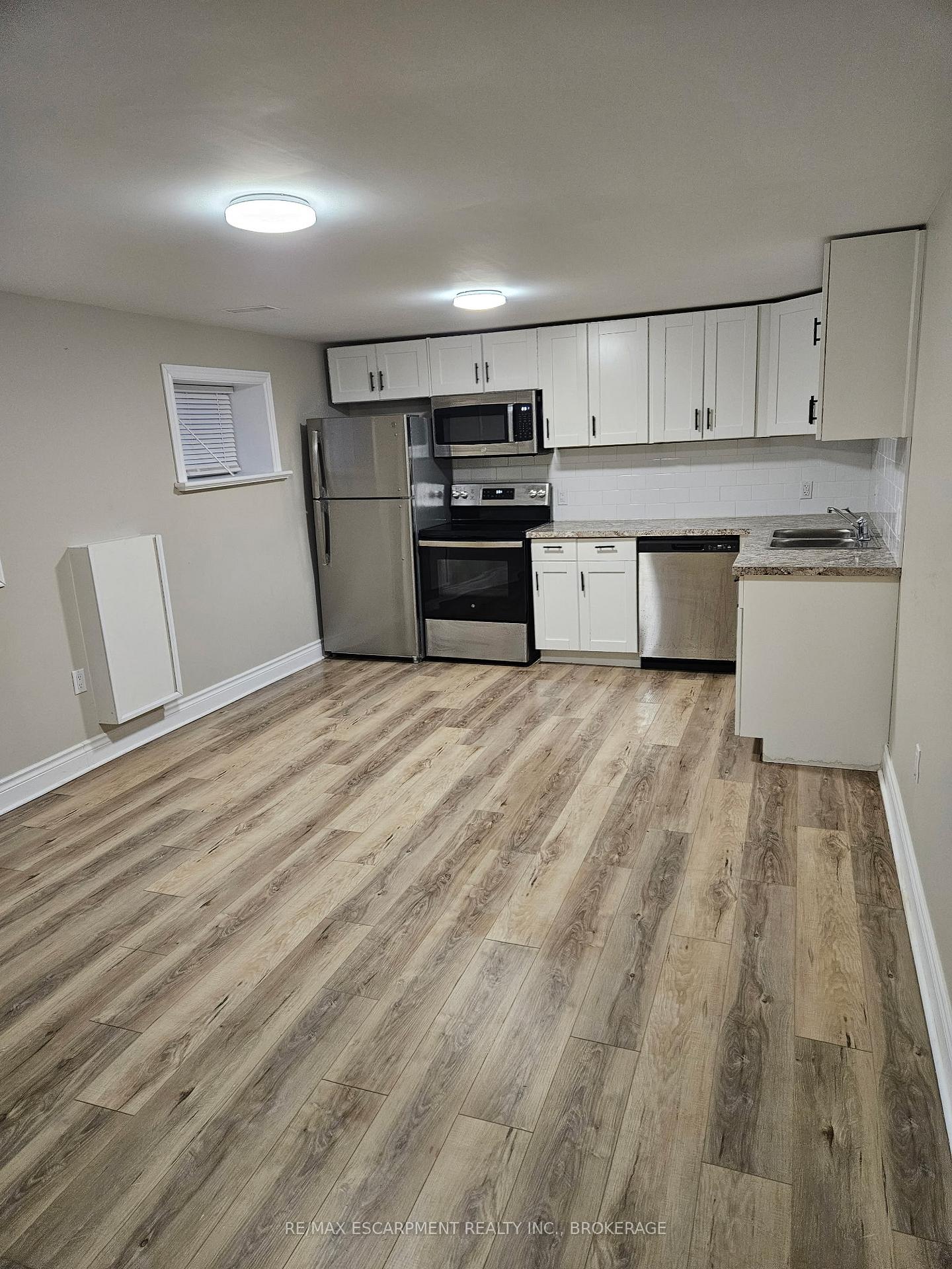 Front of Unit 2, 539 Woodlawn Road