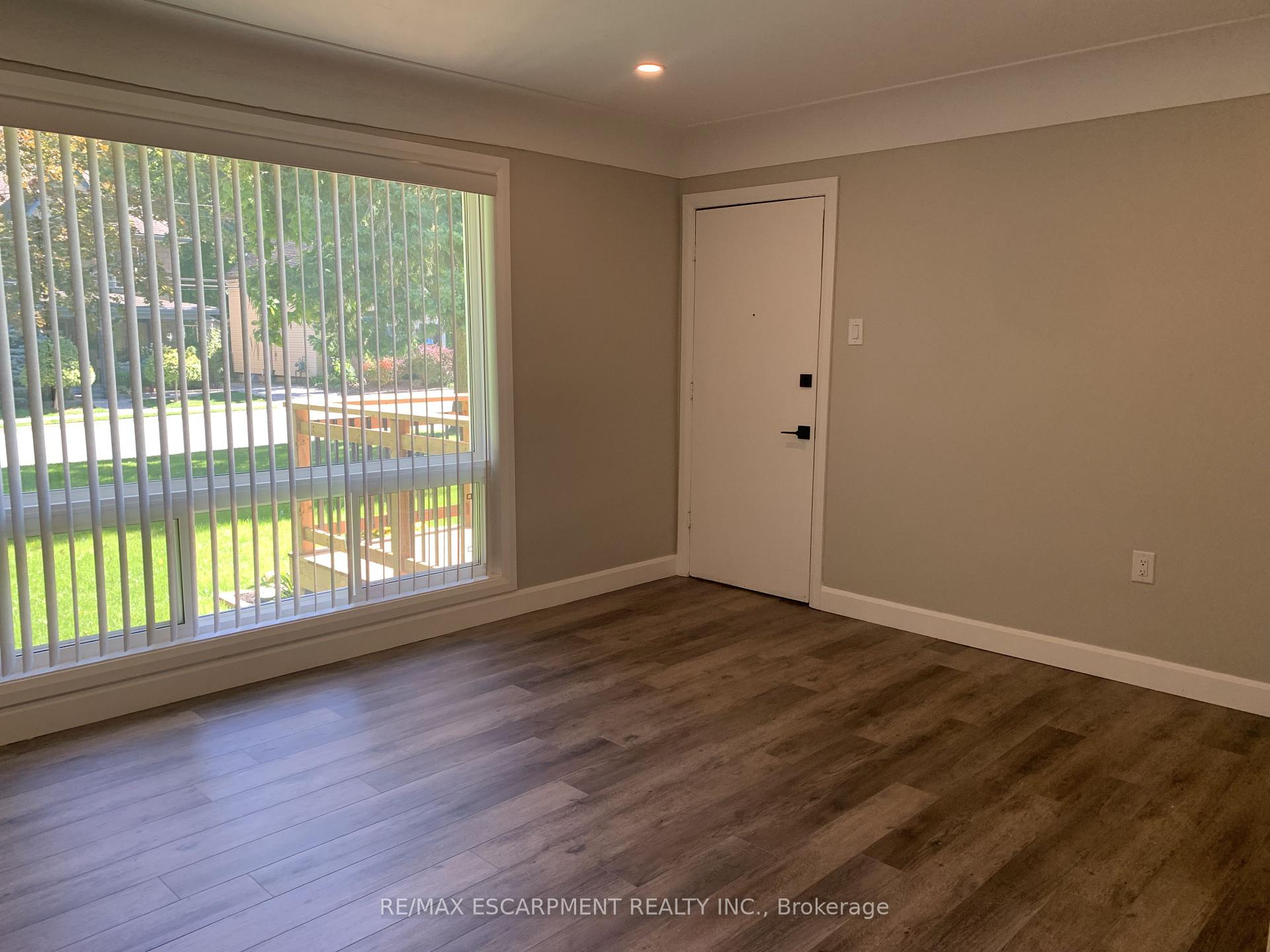 Photo 5 of Unit 3, 40 Mountain Avenue, Hamilton, Stoney Creek — HOMEH