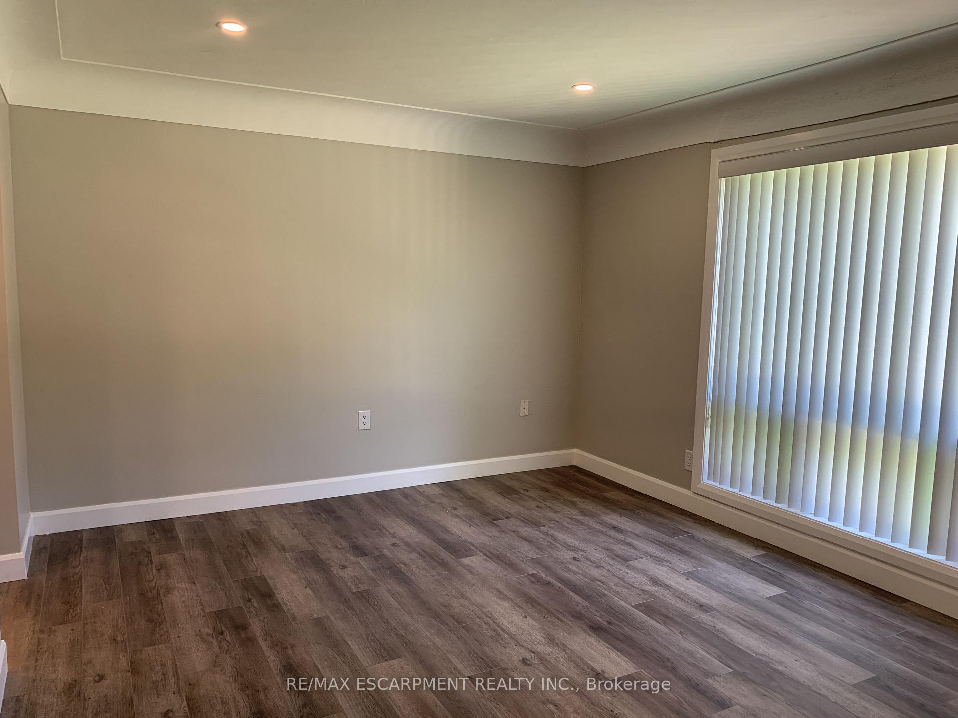 Photo 3 of Unit 3, 40 Mountain Avenue, Hamilton, Stoney Creek — HOMEH