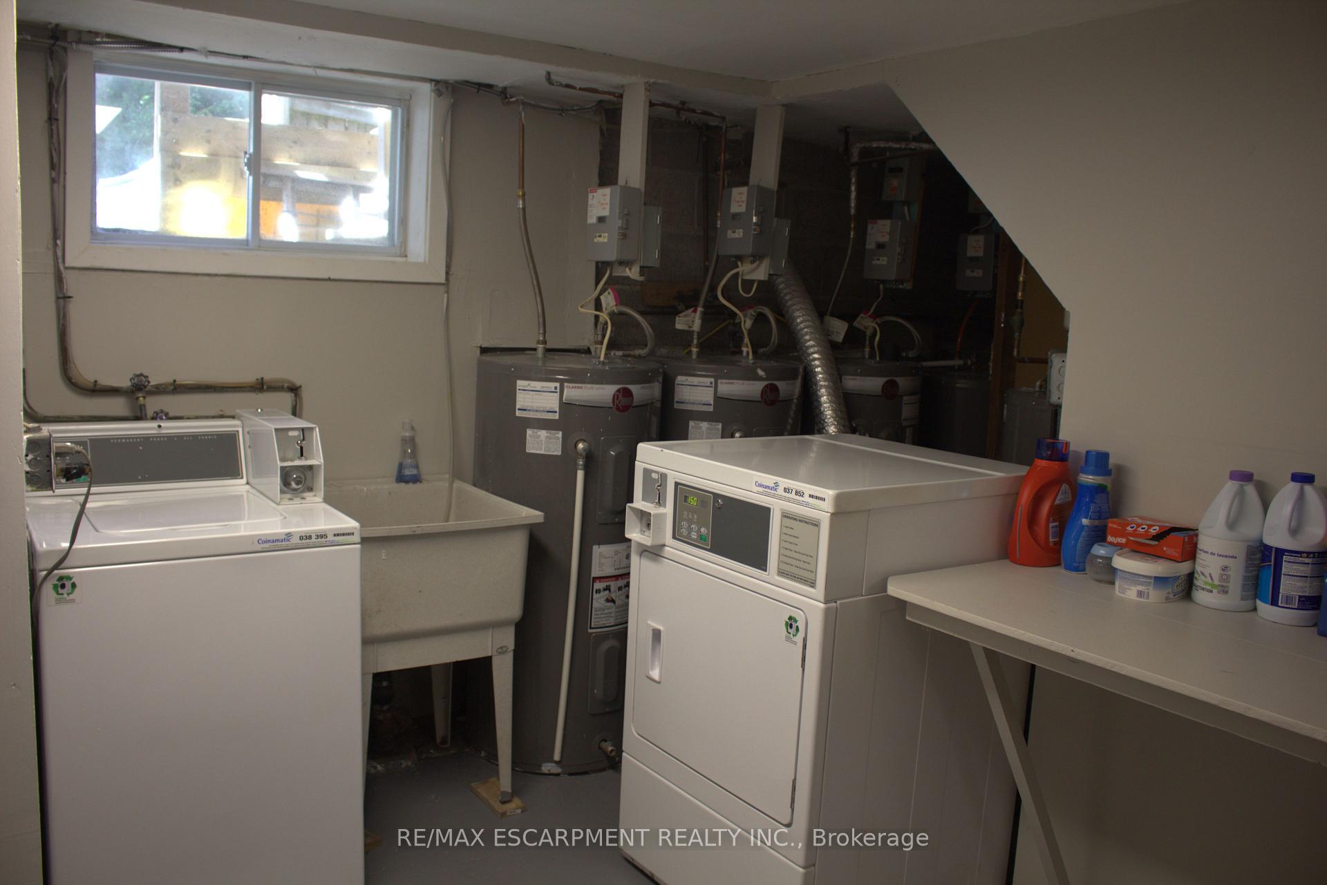 Photo 4 of Unit 3, 40 Mountain Avenue, Hamilton, Stoney Creek — HOMEH