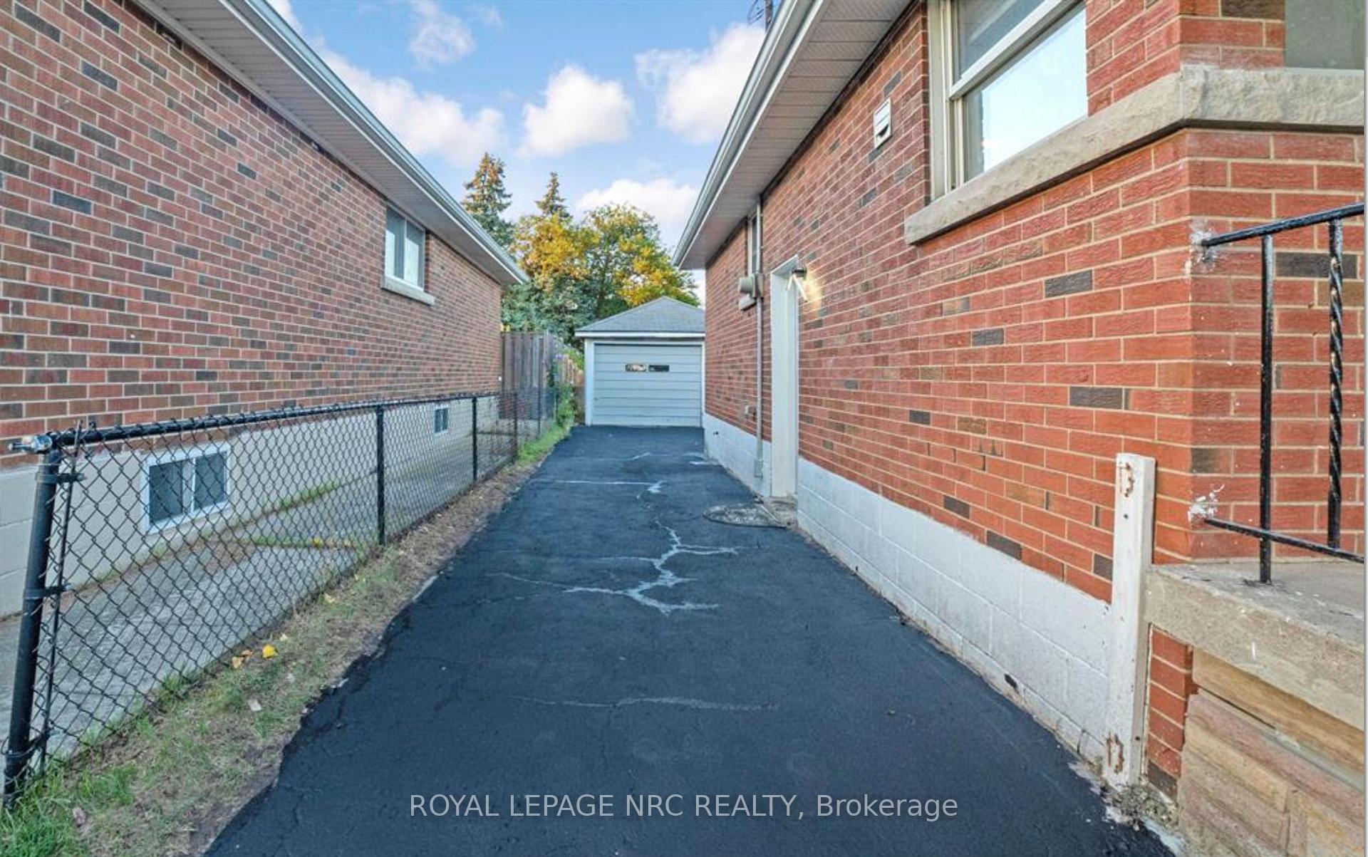 Photo 12 of Unit Basement, 959 Mohawk Road E, Hamilton, Huntington — HOMEH
