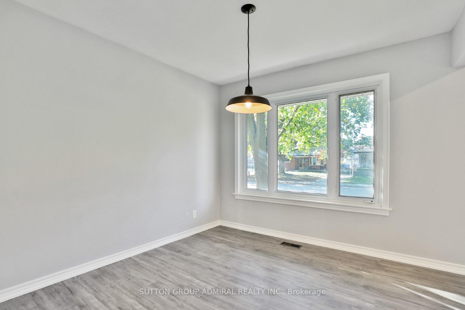 Photo 6 of 275 Southwood Drive, Hamilton, Sherwood — HOMEH