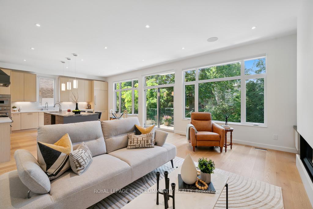 Photo 3 of 264 Joicey Boulevard, Toronto, Bedford Park-Nortown — HOMEH