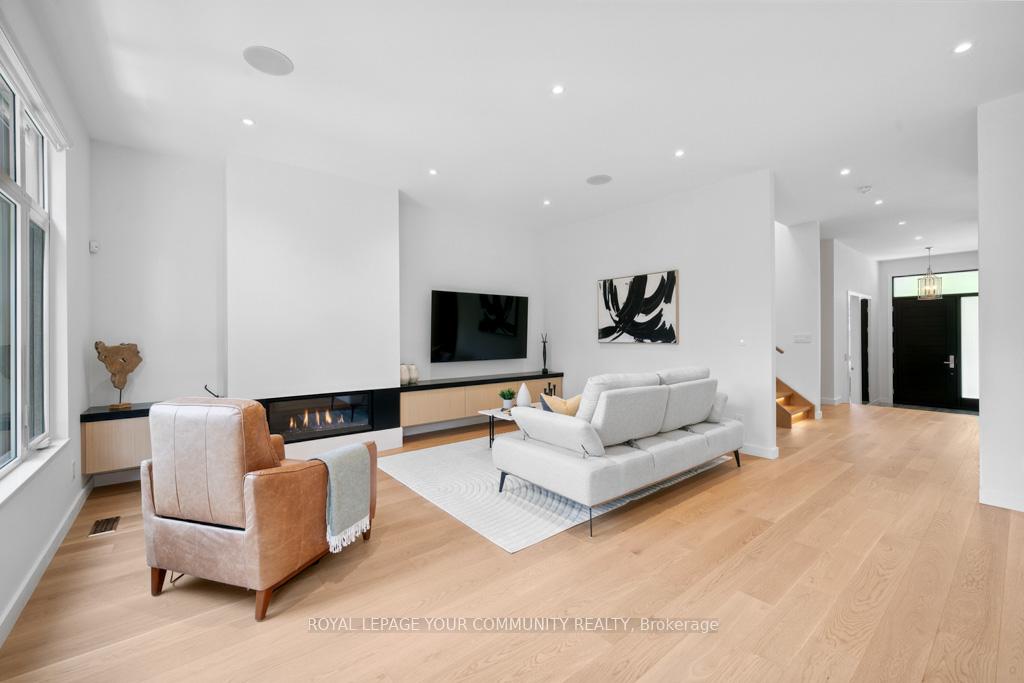 Photo 4 of 264 Joicey Boulevard, Toronto, Bedford Park-Nortown — HOMEH