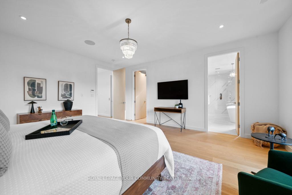 Photo 24 of 264 Joicey Boulevard, Toronto, Bedford Park-Nortown — HOMEH