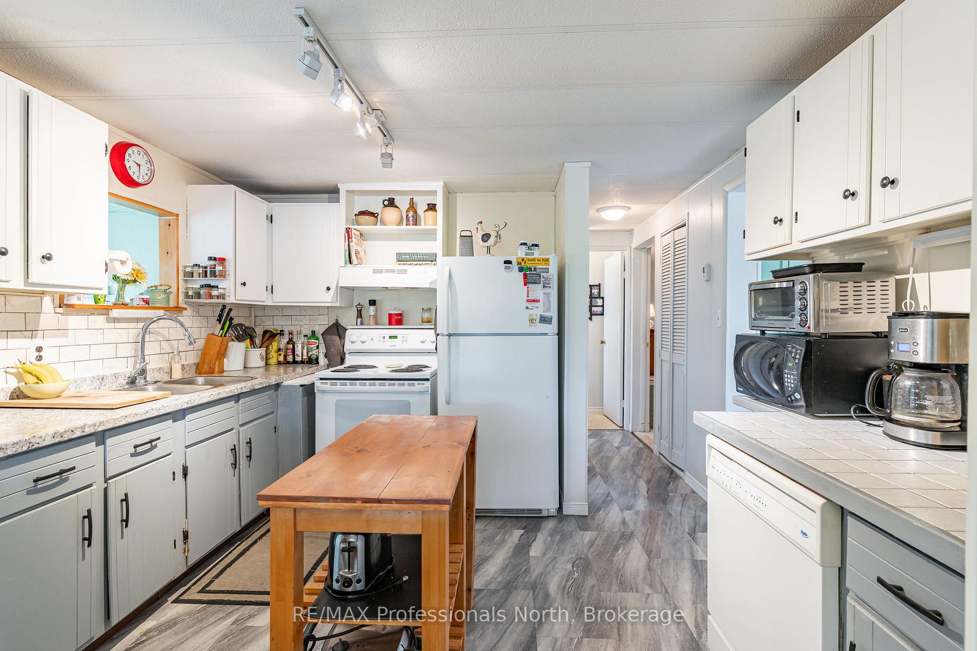 Photo 23 of 1025 Seventh Lane, Minden Hills, Lutterworth — HOMEH