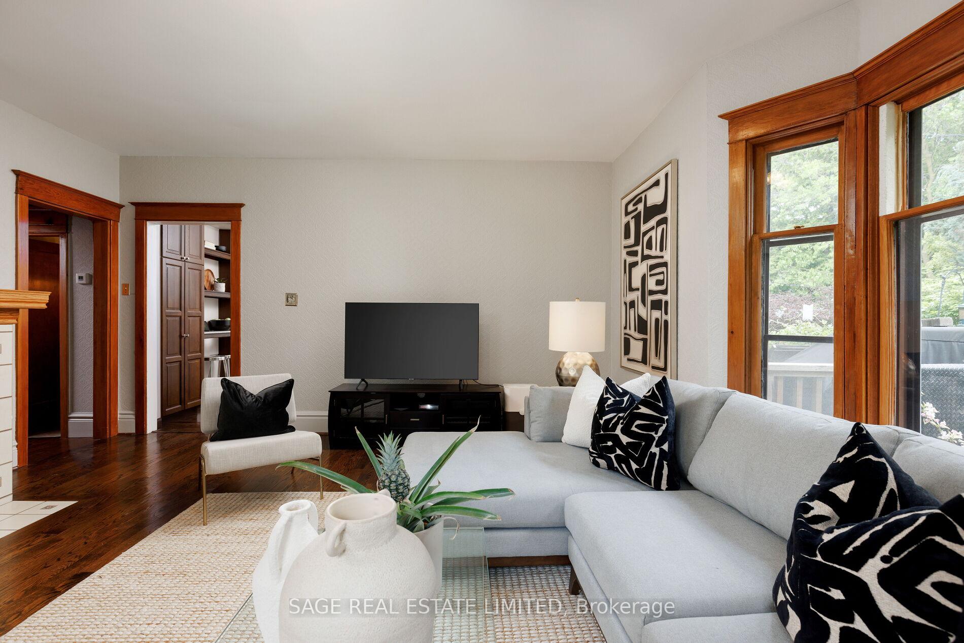 Photo 13 of 201 Sutherland Drive, Toronto, Leaside — HOMEH