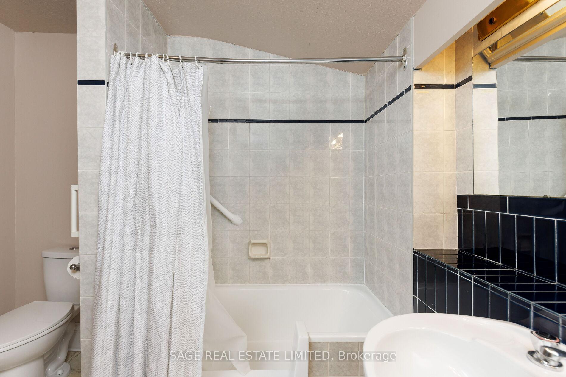 Photo 7 of 201 Sutherland Drive, Toronto, Leaside — HOMEH