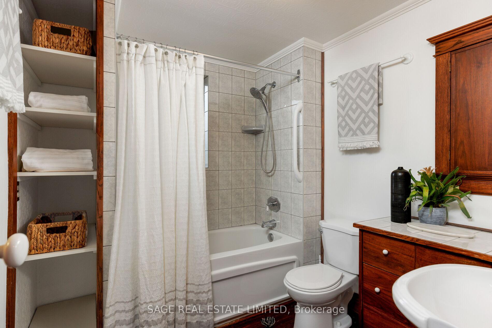 Photo 42 of 201 Sutherland Drive, Toronto, Leaside — HOMEH