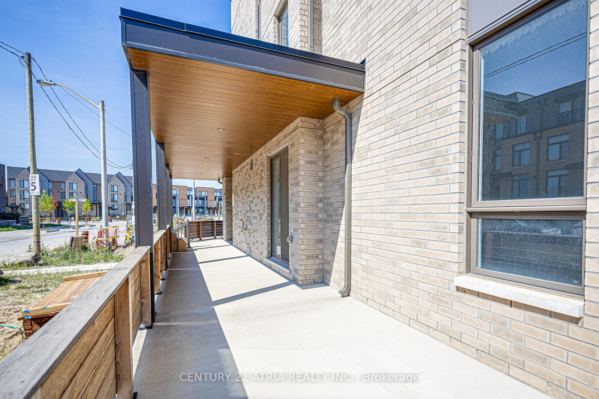 Photo 5 of 55 Hooyo Terrace, Toronto, Englemount-Lawrence — HOMEH