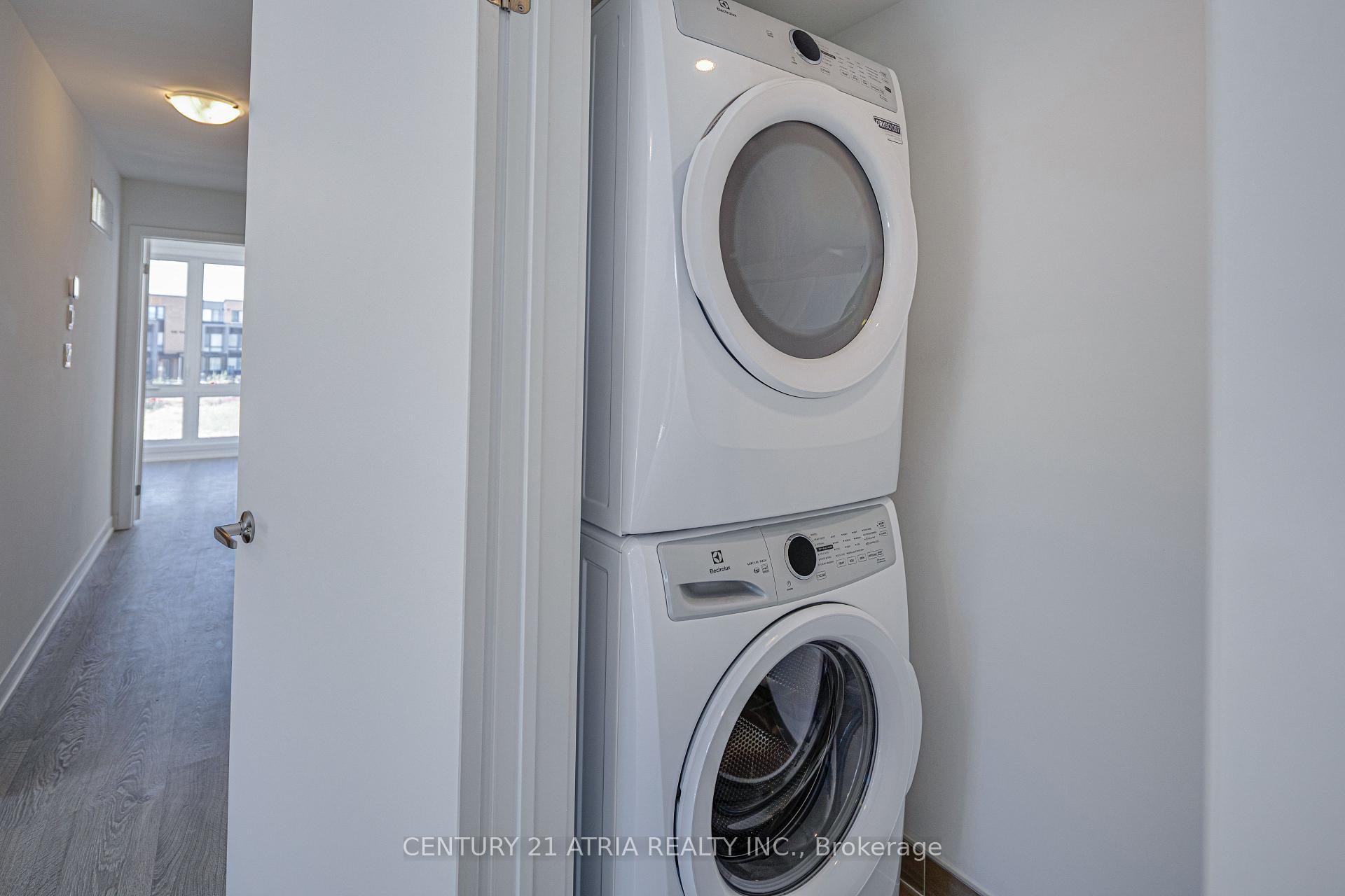 Photo 15 of 55 Hooyo Terrace, Toronto, Englemount-Lawrence — HOMEH