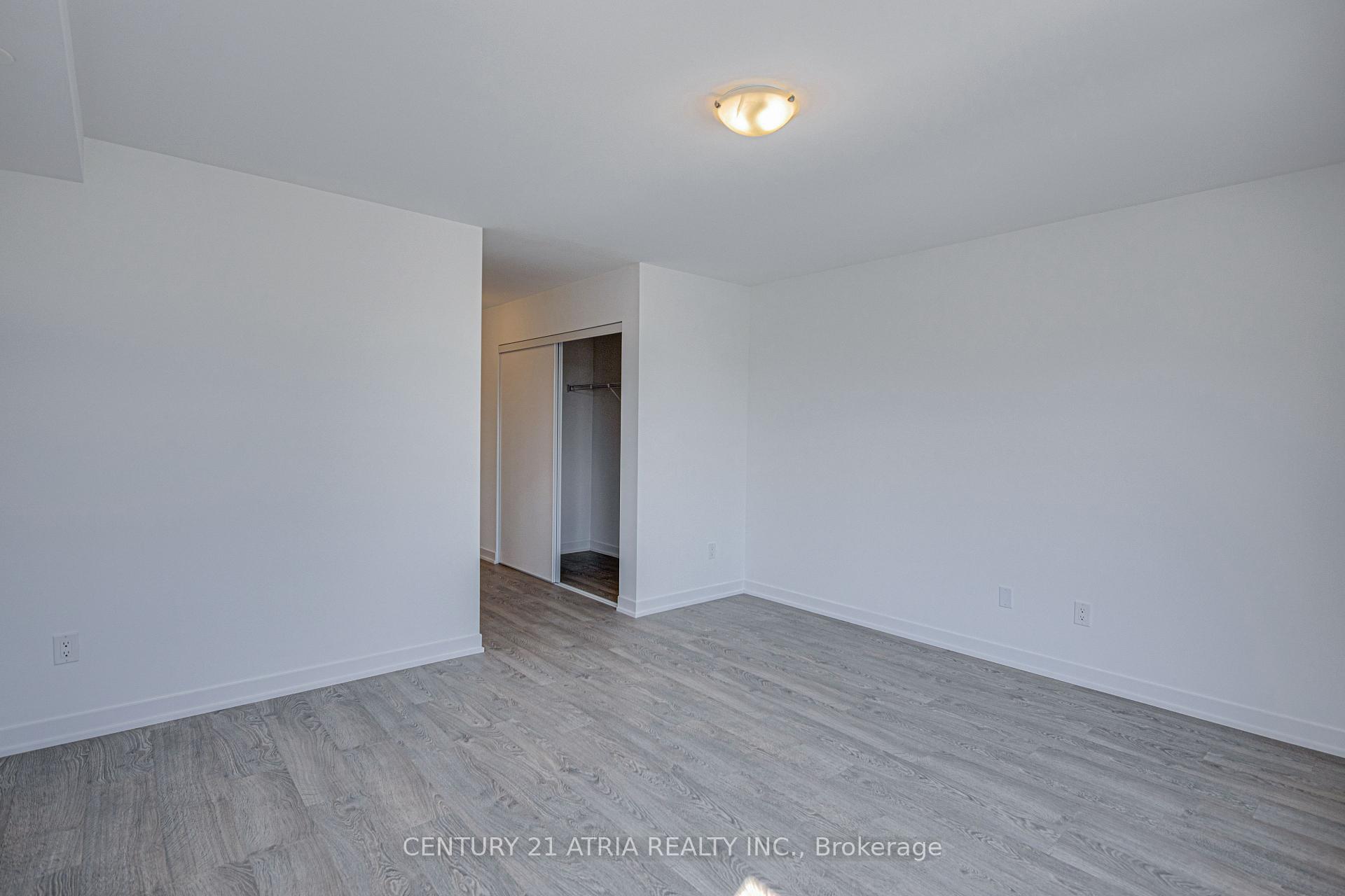 Photo 18 of 55 Hooyo Terrace, Toronto, Englemount-Lawrence — HOMEH