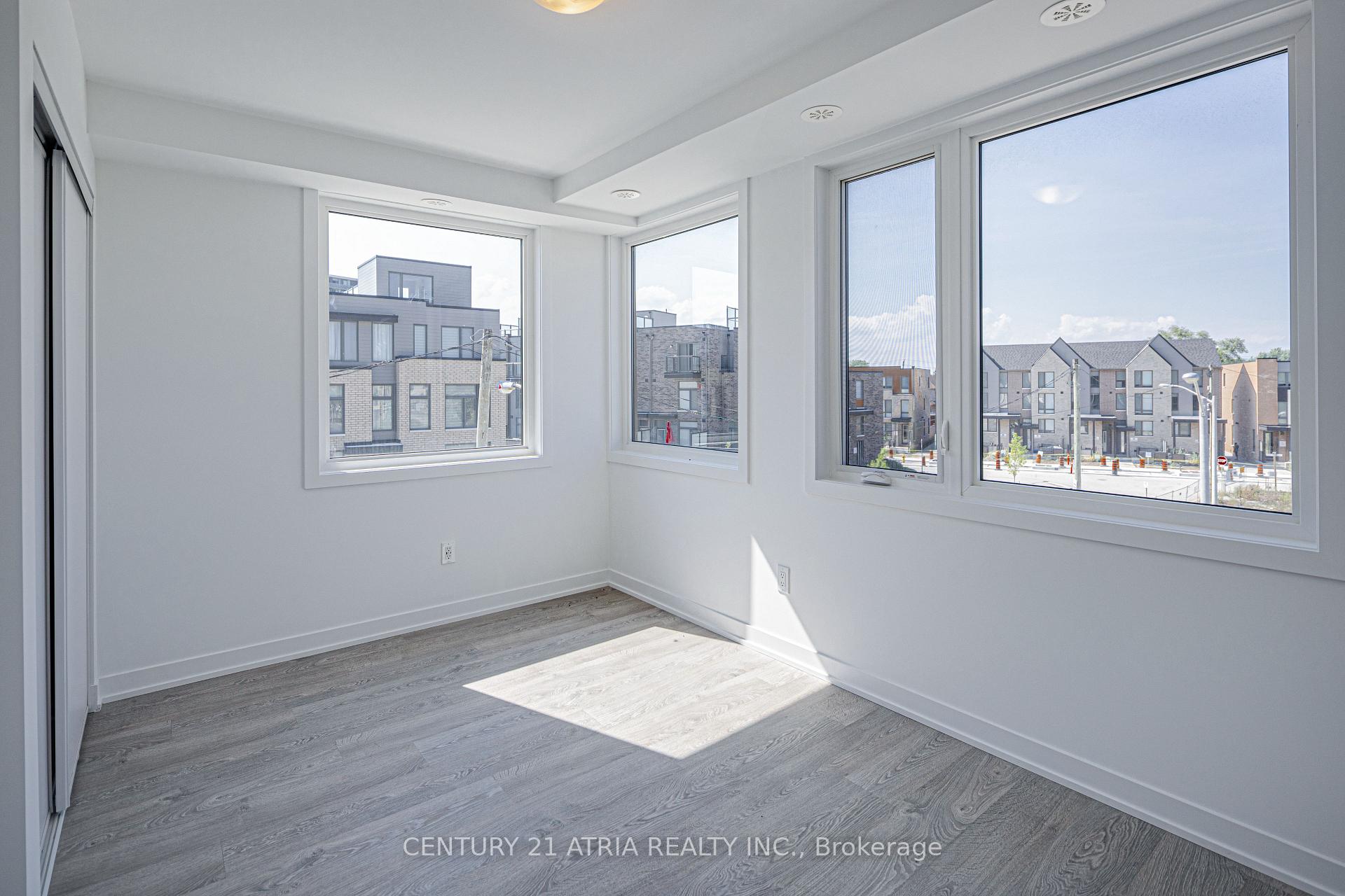 Photo 29 of 55 Hooyo Terrace, Toronto, Englemount-Lawrence — HOMEH