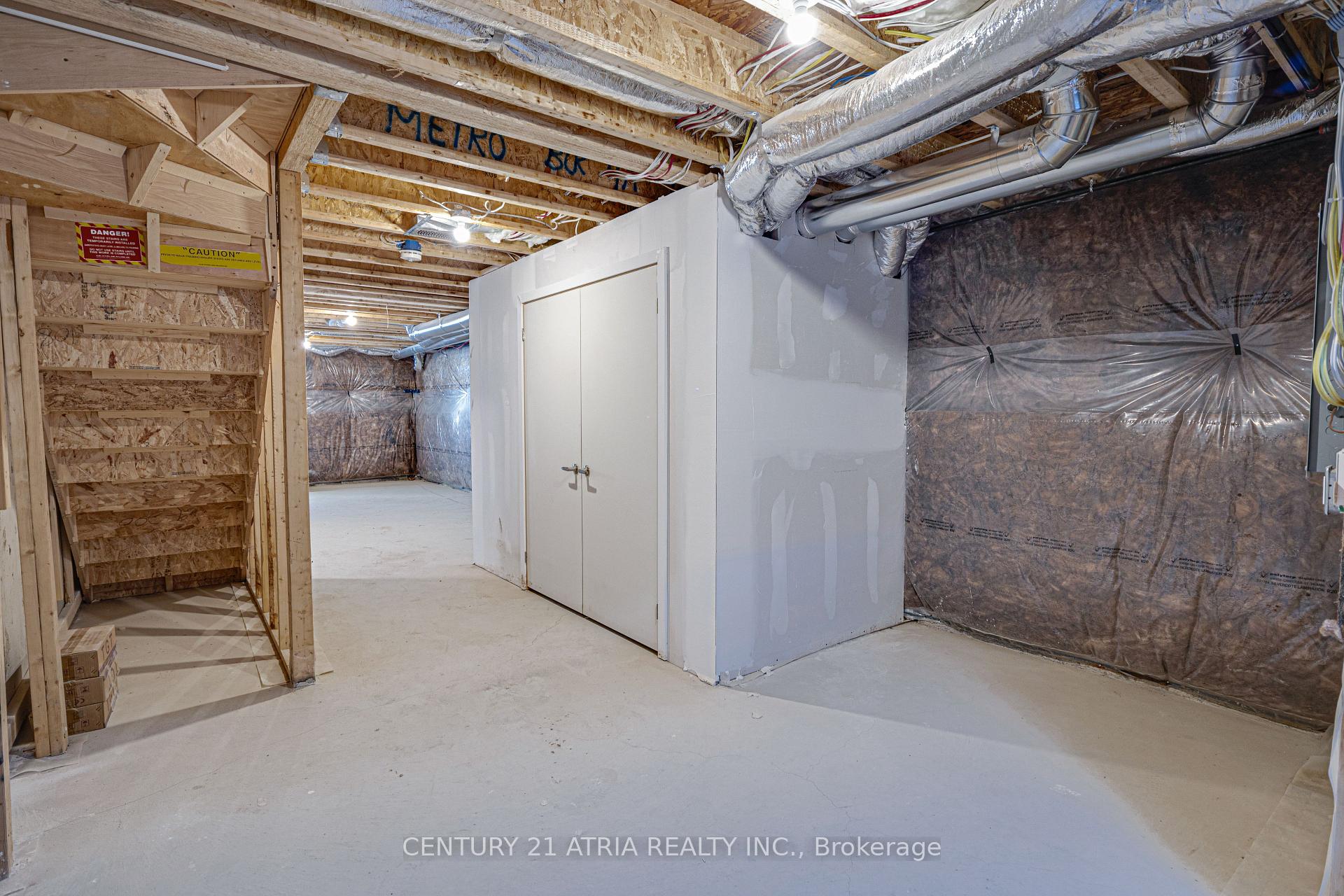 Photo 32 of 55 Hooyo Terrace, Toronto, Englemount-Lawrence — HOMEH