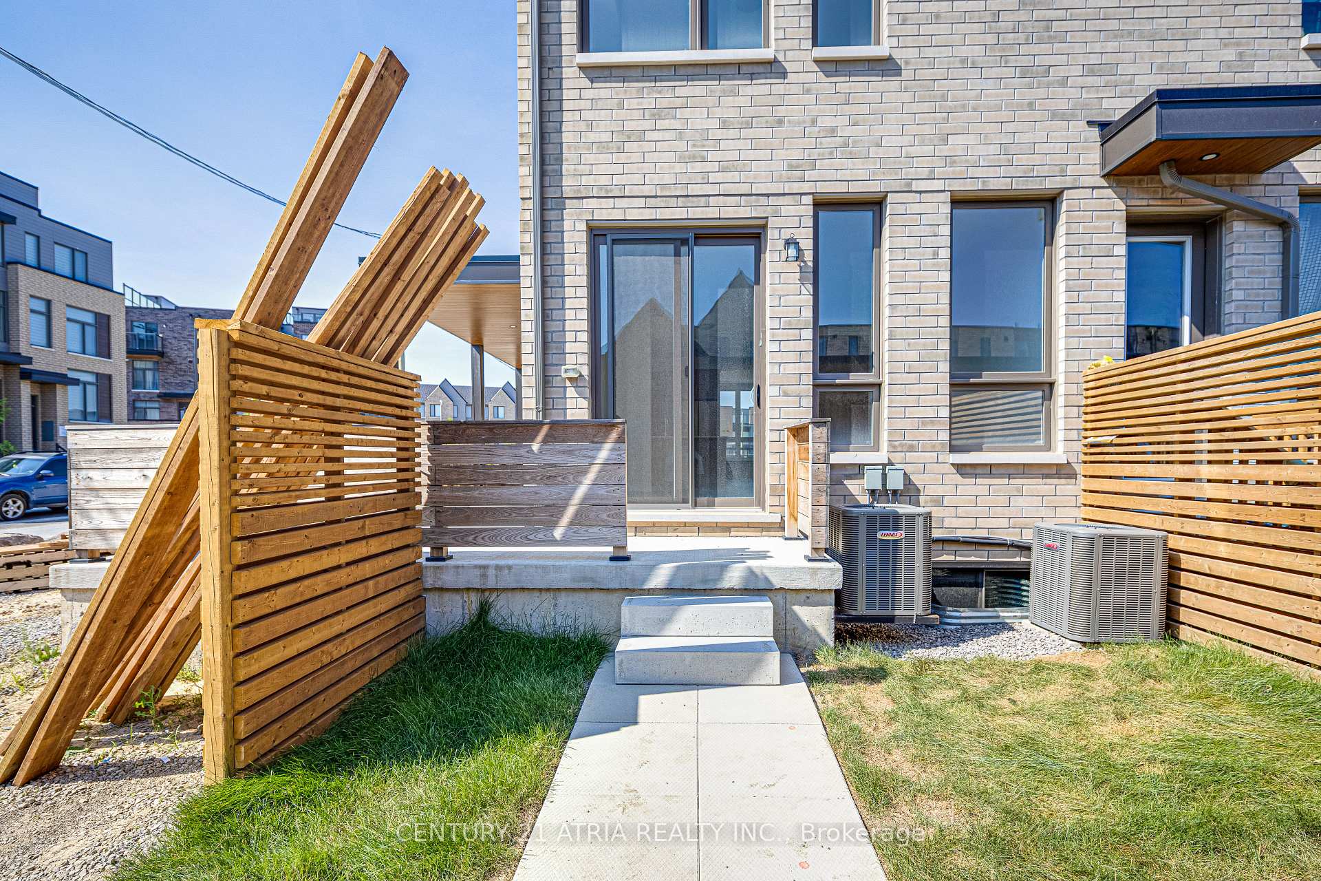 Photo 33 of 55 Hooyo Terrace, Toronto, Englemount-Lawrence — HOMEH