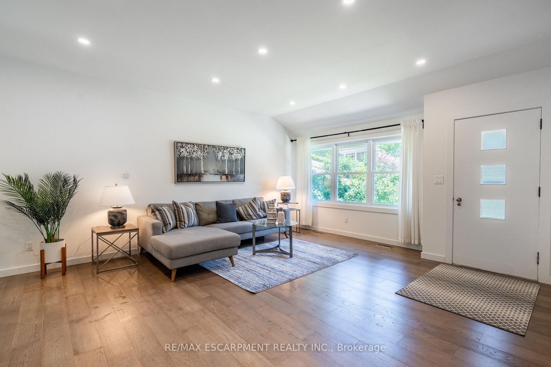 Photo 8 of 70 Flamboro Street, Hamilton, Waterdown — HOMEH
