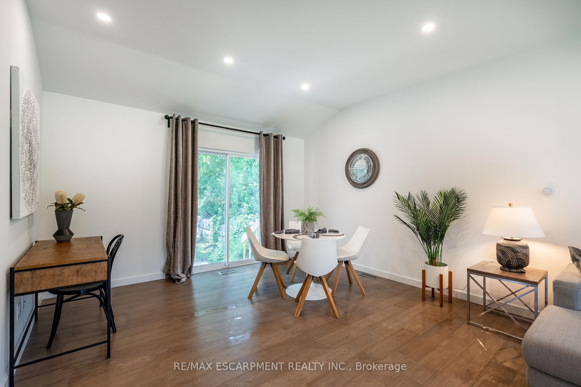 Photo 6 of 70 Flamboro Street, Hamilton, Waterdown — HOMEH