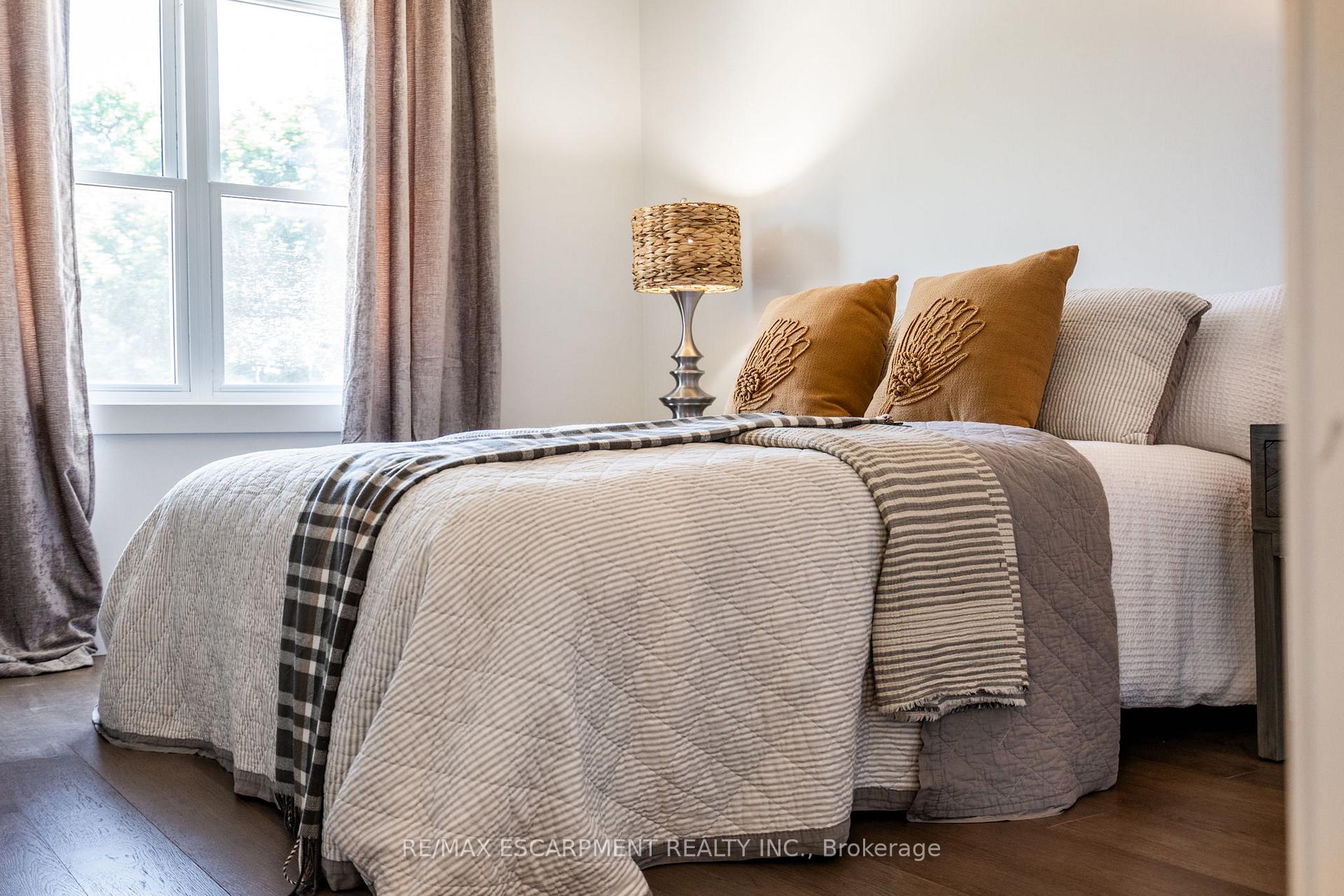 Photo 35 of 70 Flamboro Street, Hamilton, Waterdown — HOMEH
