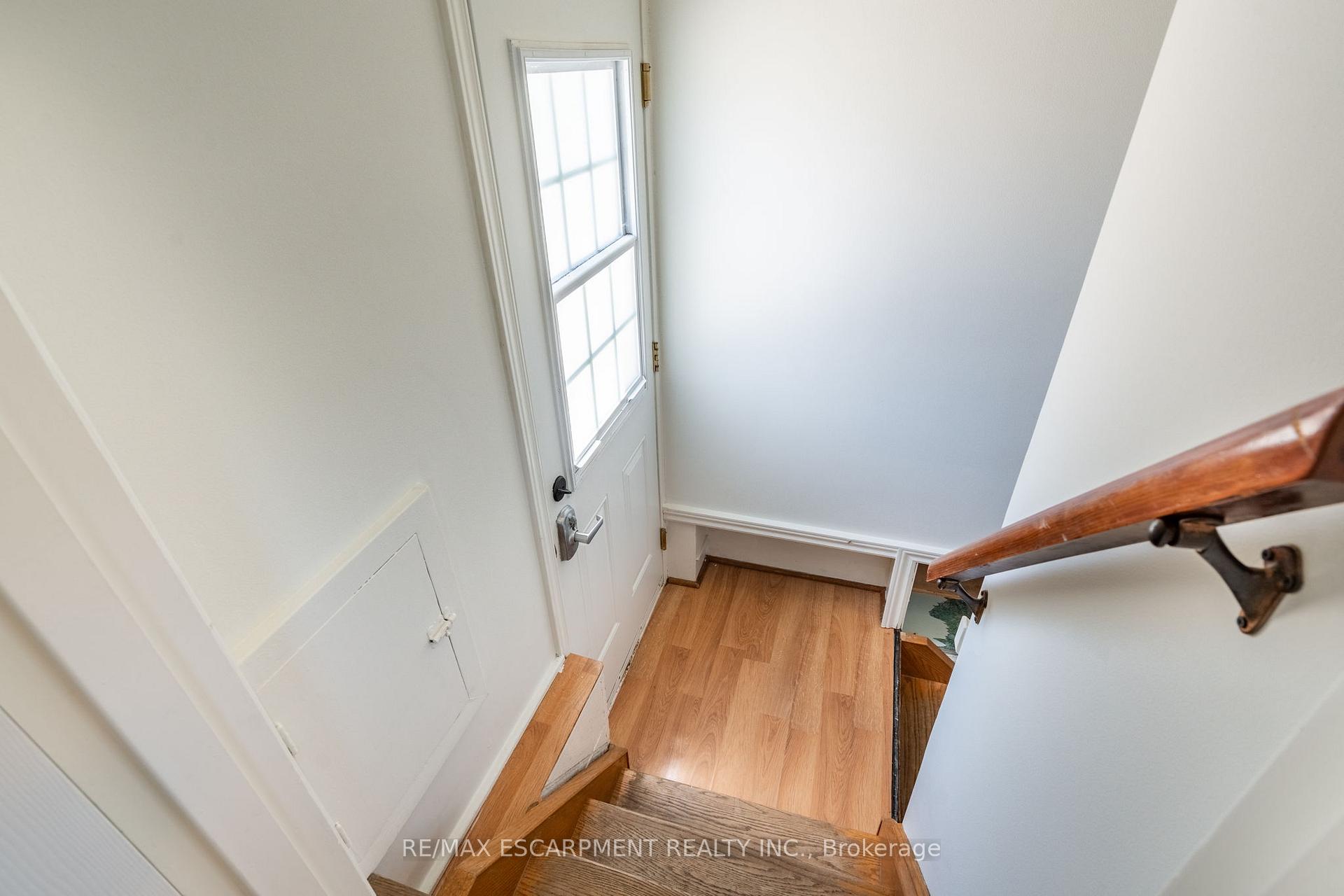 Photo 2 of 70 Flamboro Street, Hamilton, Waterdown — HOMEH