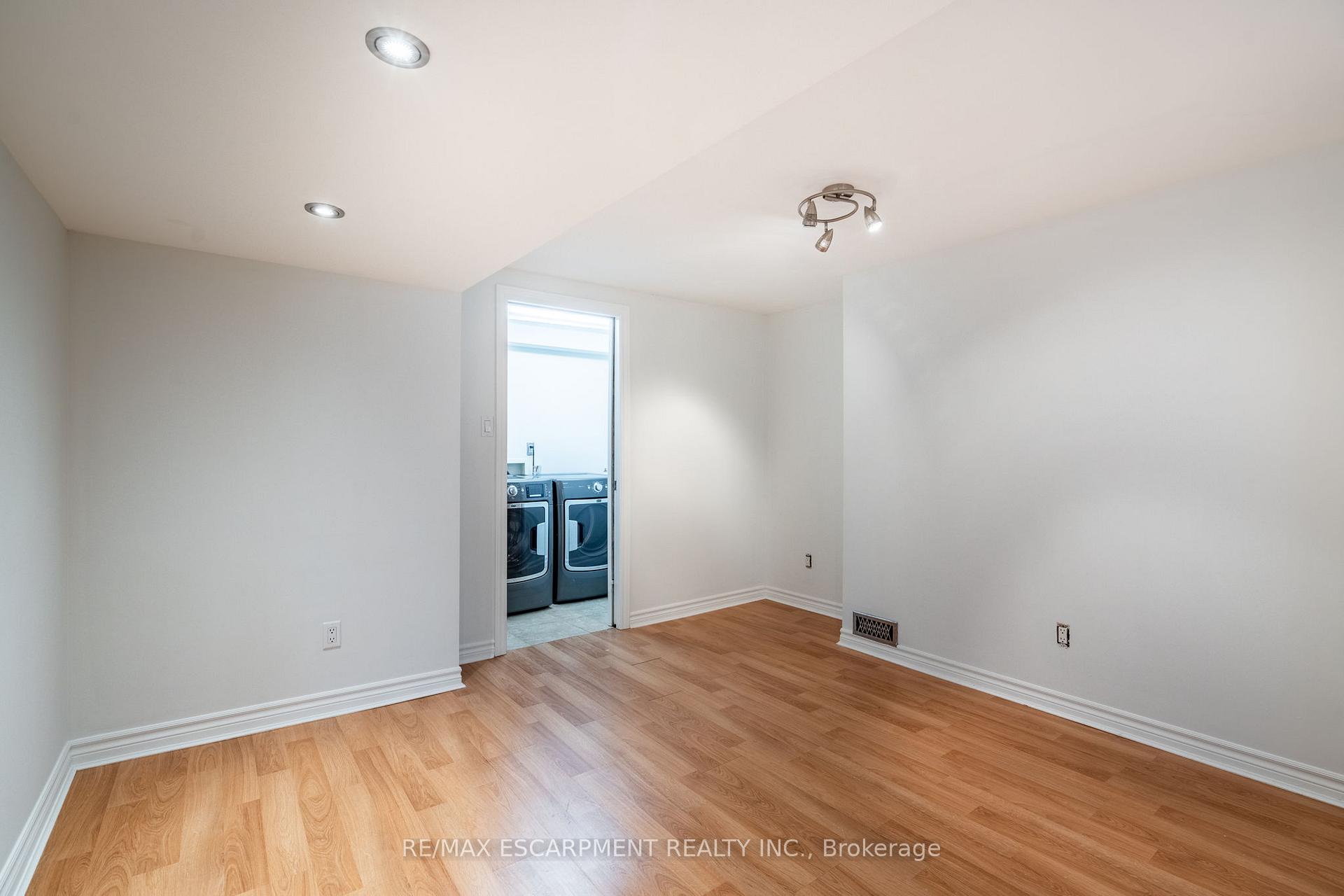 Photo 13 of 70 Flamboro Street, Hamilton, Waterdown — HOMEH
