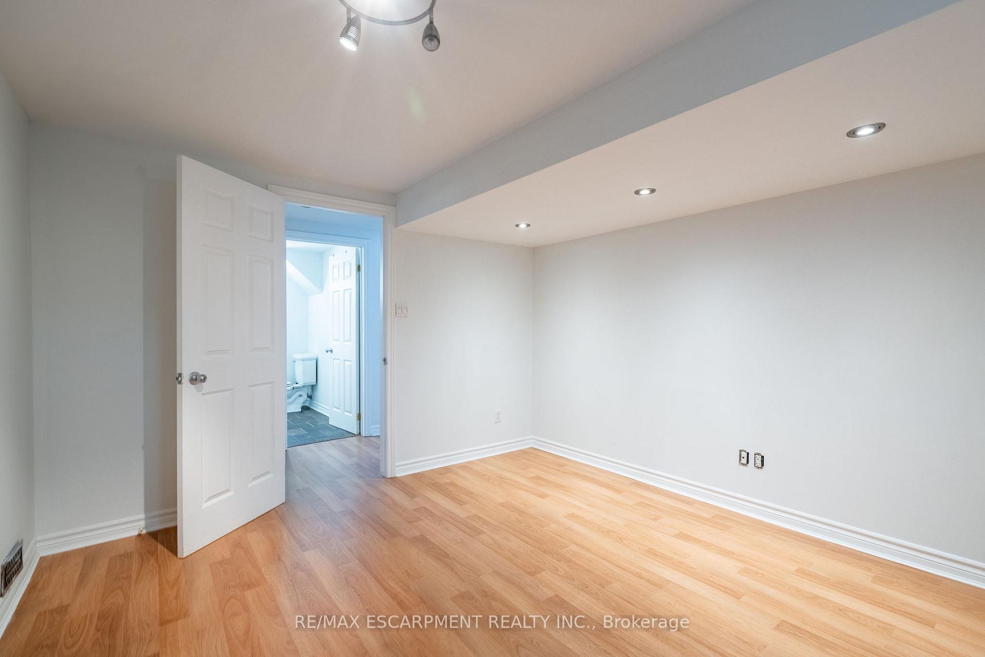 Photo 10 of 70 Flamboro Street, Hamilton, Waterdown — HOMEH