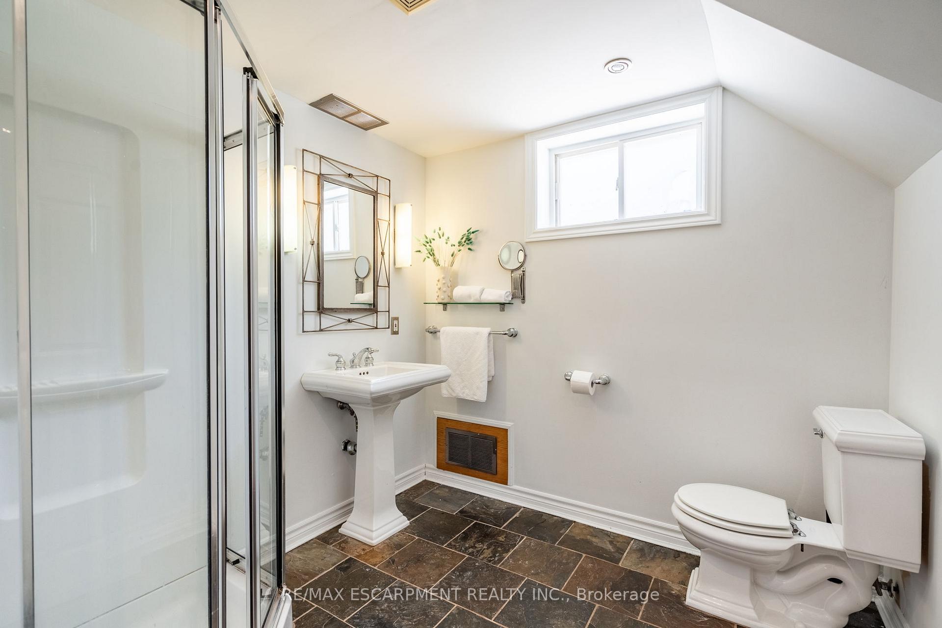 Photo 16 of 70 Flamboro Street, Hamilton, Waterdown — HOMEH
