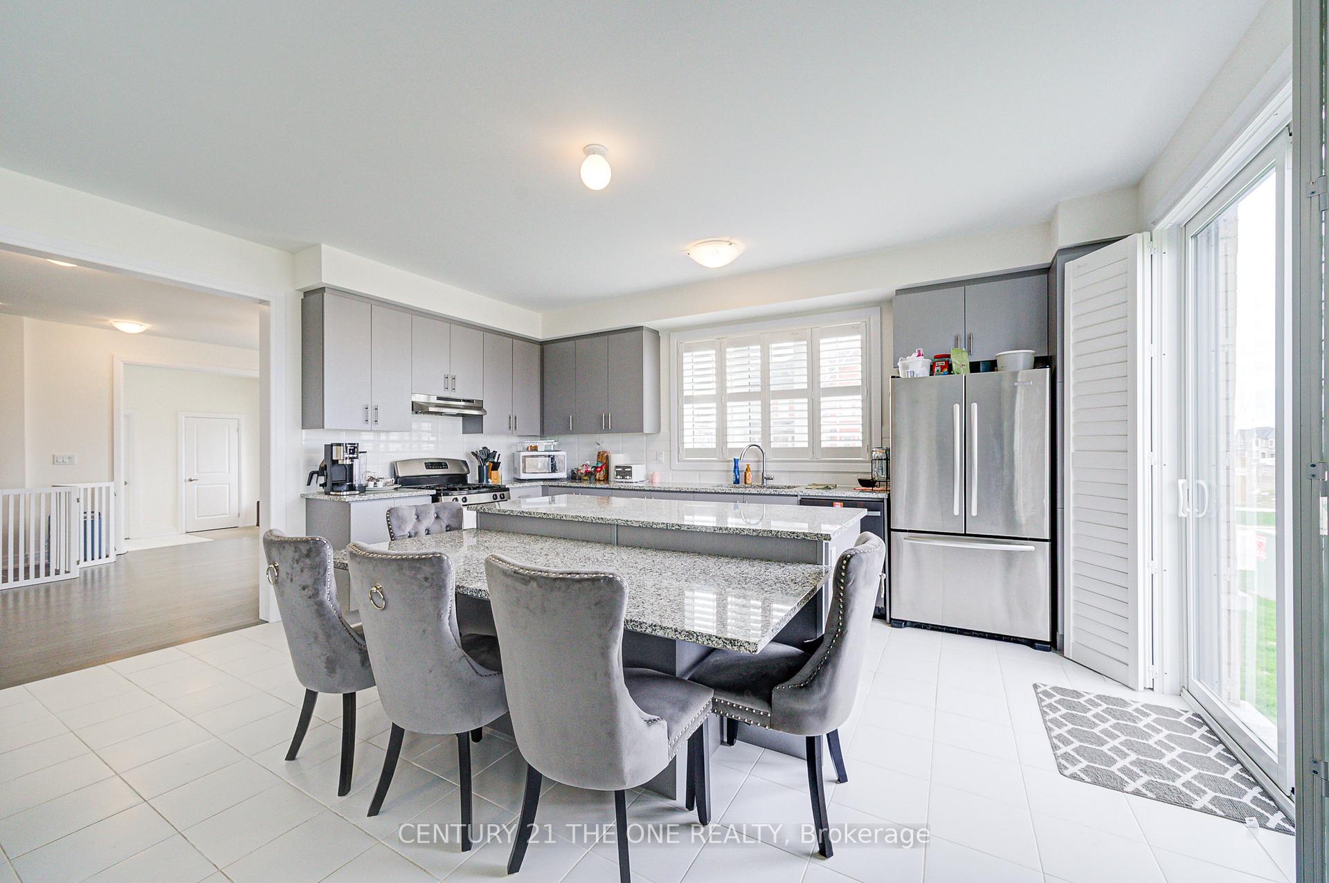 Photo 3 of 2 Wesley Brooks Street, Clarington, Newcastle — HOMEH