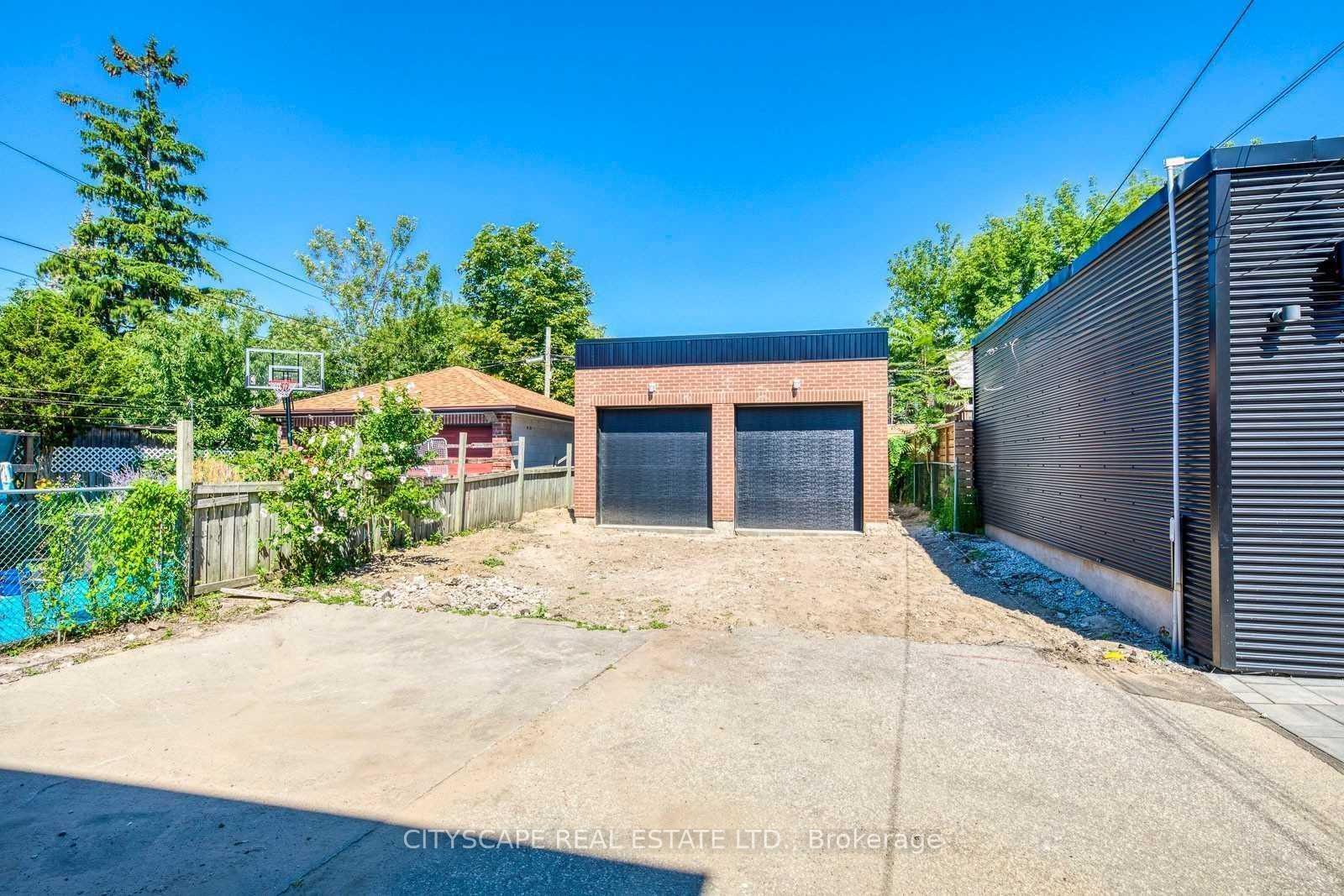 Photo 12 of Unit Upper, 370 Strathmore Boulevard, Toronto, Danforth — HOMEH