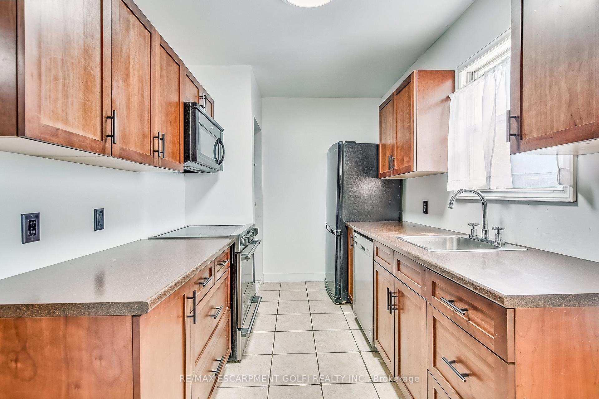 Photo 3 of 36 Barons Avenue N, Hamilton, Homeside — HOMEH