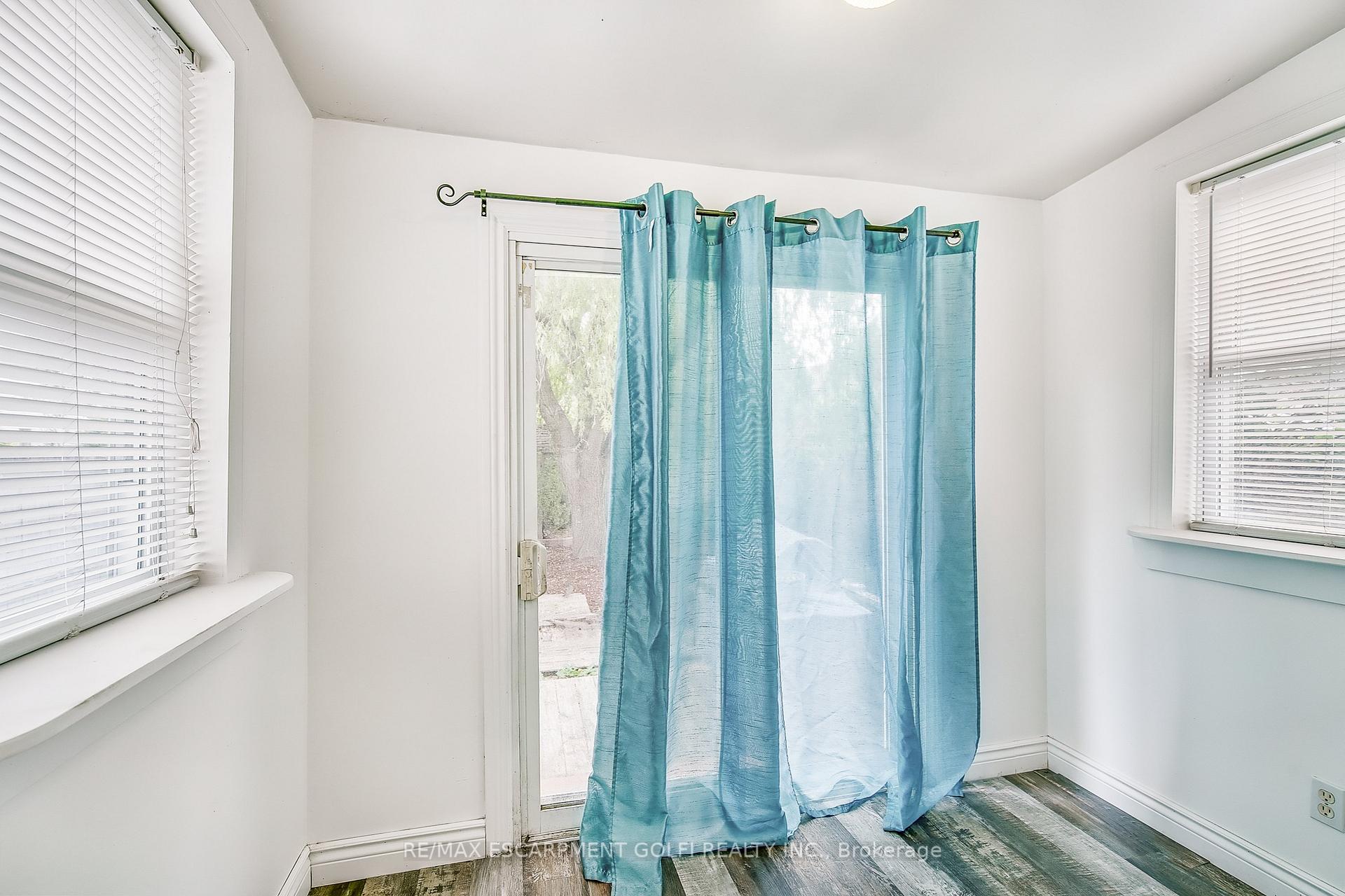 Photo 5 of 36 Barons Avenue N, Hamilton, Homeside — HOMEH