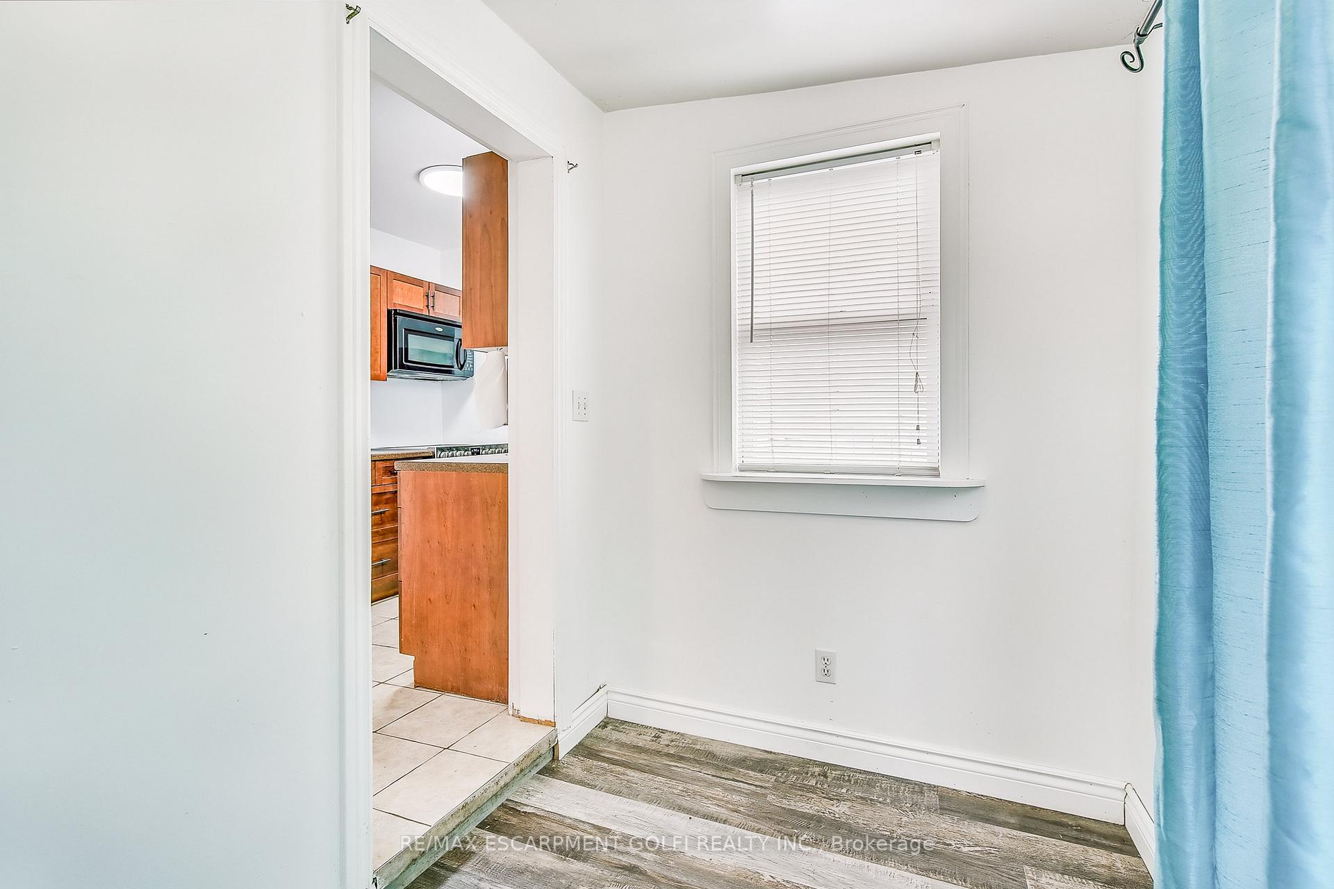 Photo 17 of 36 Barons Avenue N, Hamilton, Homeside — HOMEH