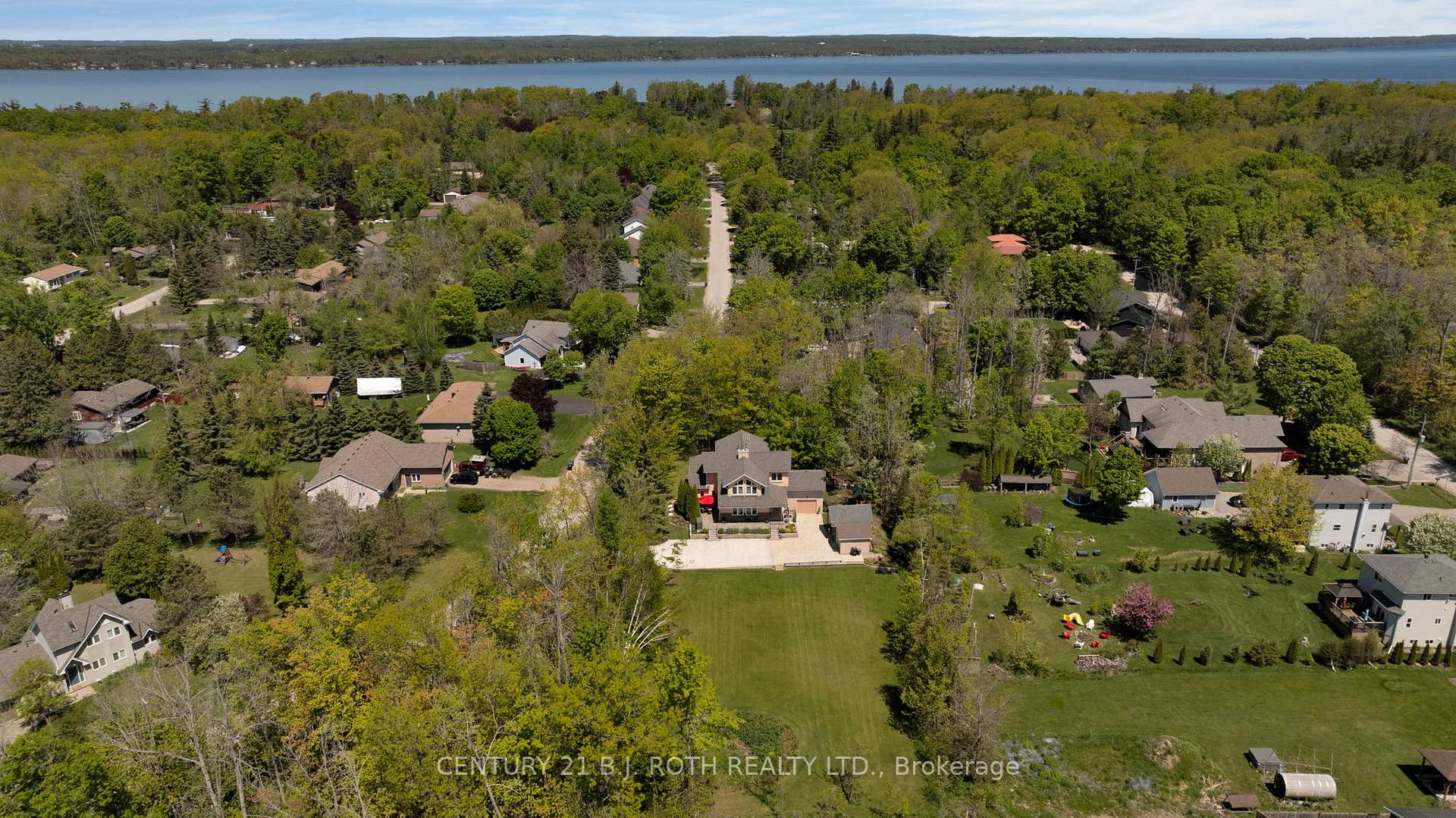 Photo 9 of 3809 East Street, Innisfil, Rural Innisfil — HOMEH