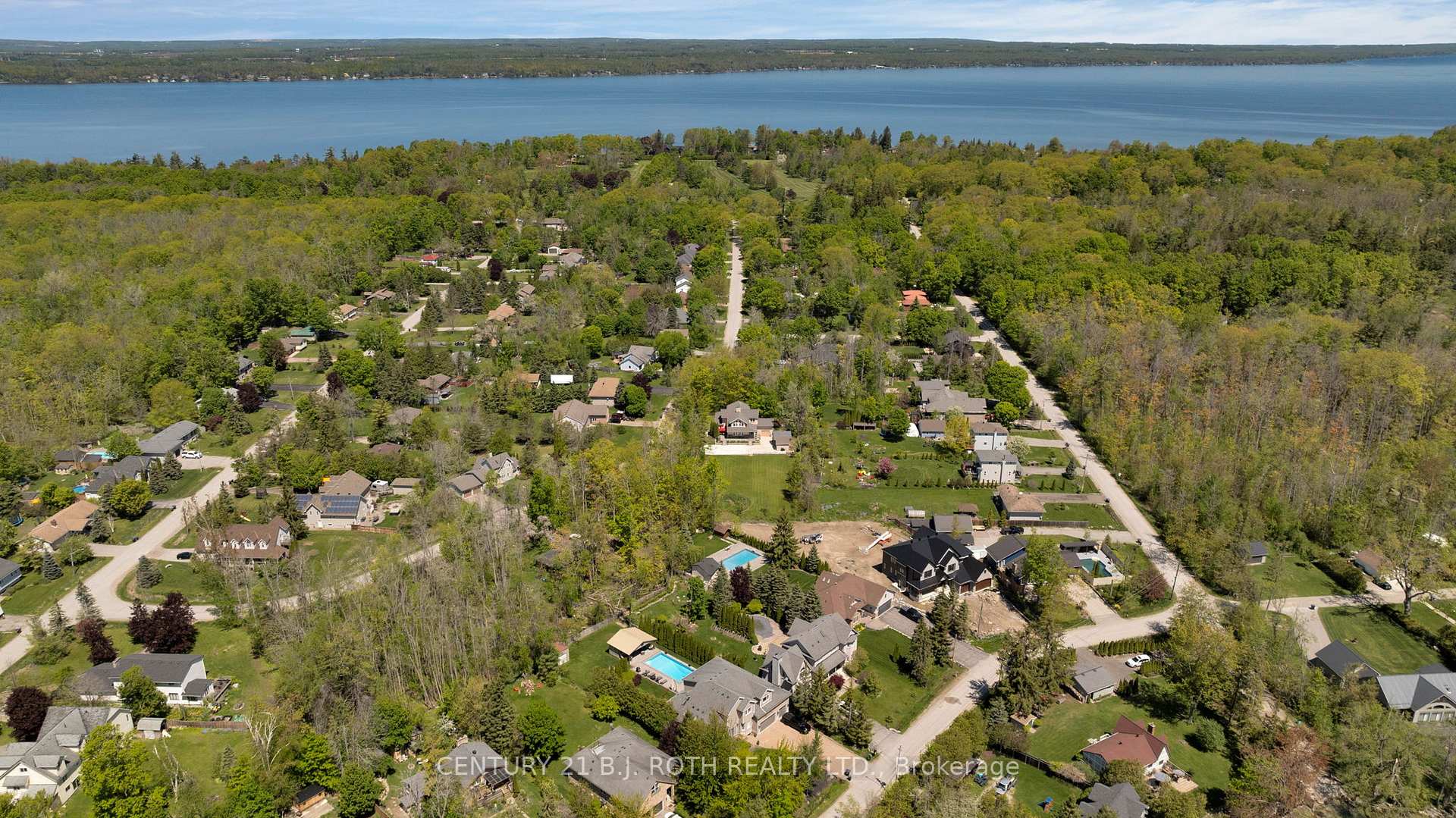 Photo 3 of 3809 East Street, Innisfil, Rural Innisfil — HOMEH