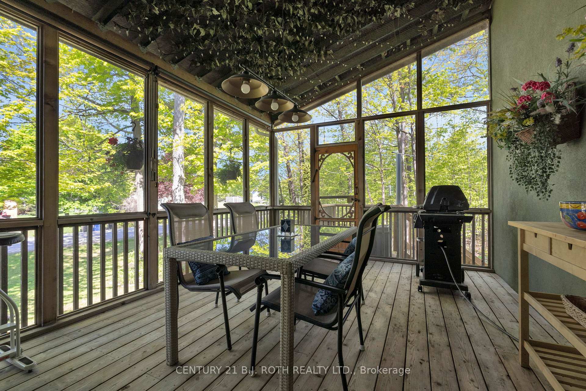 Photo 5 of 3809 East Street, Innisfil, Rural Innisfil — HOMEH