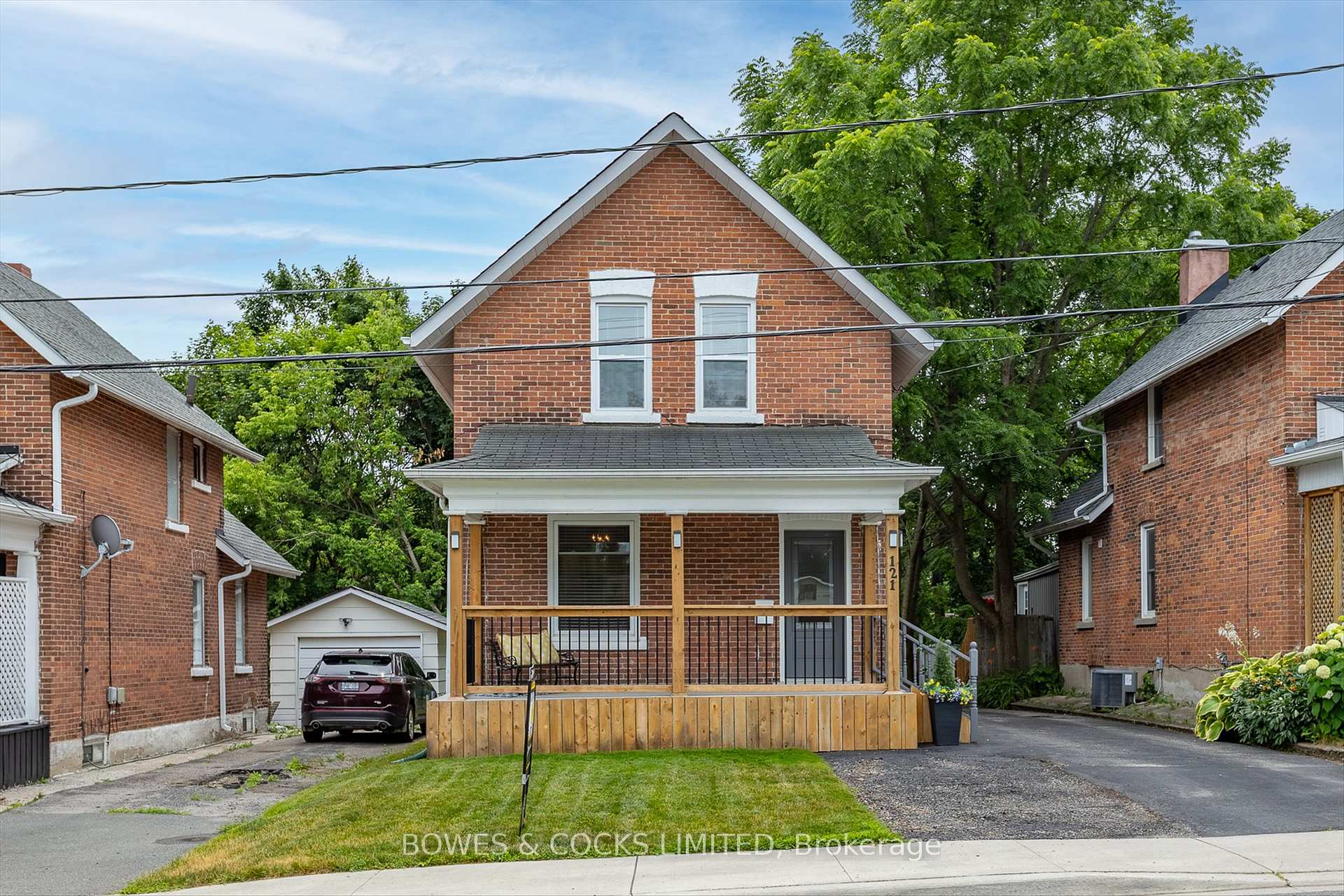 Front of 121 Durham Street W