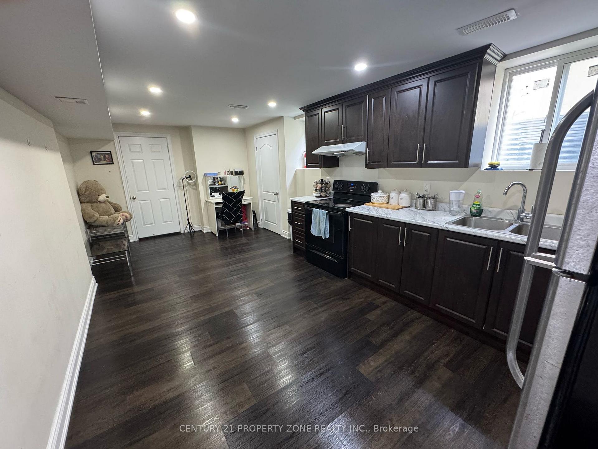 Photo 7 of 95 Padbury Trail N, Brampton, Brampton North — HOMEH