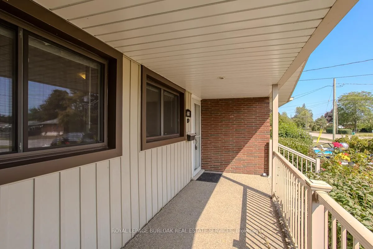 Photo 4 of 407 Murray Street, Grimsby, Grimsby Beach — HOMEH