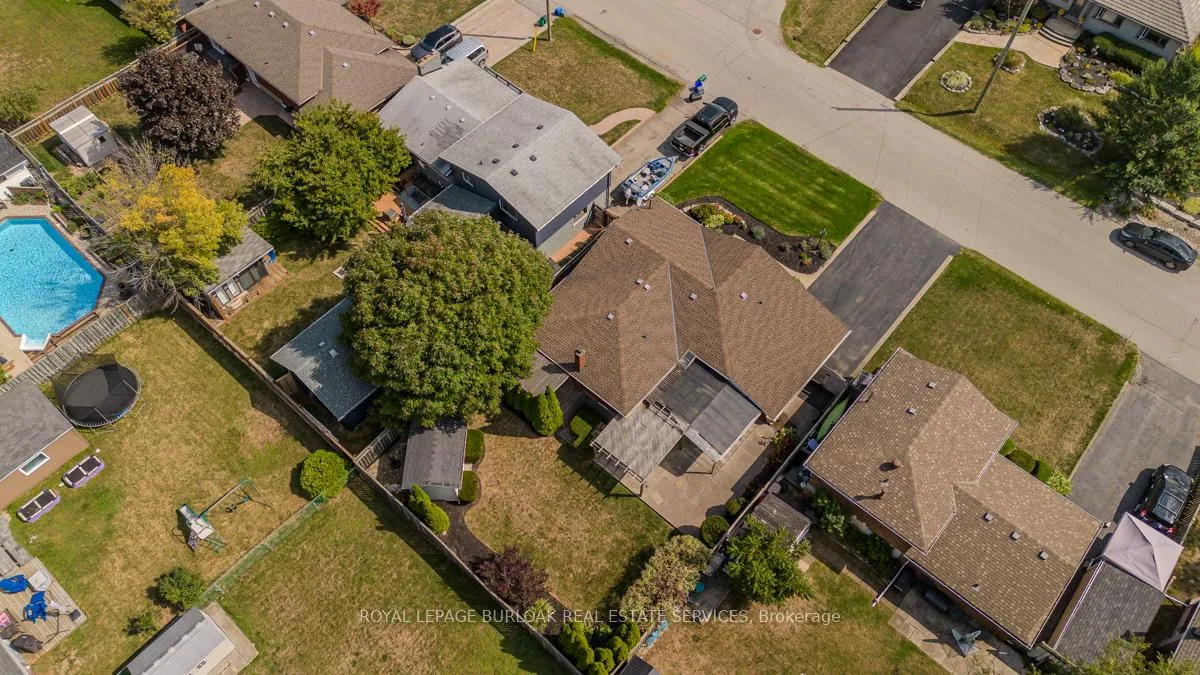 Photo 8 of 407 Murray Street, Grimsby, Grimsby Beach — HOMEH