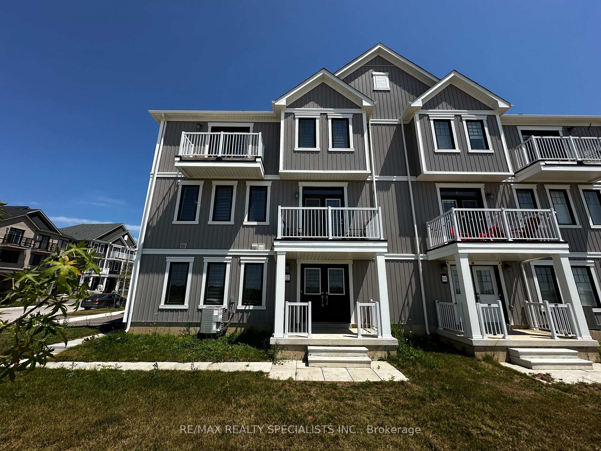 Photo 9 of 2 Norwich Crescent, Haldimand — HOMEH
