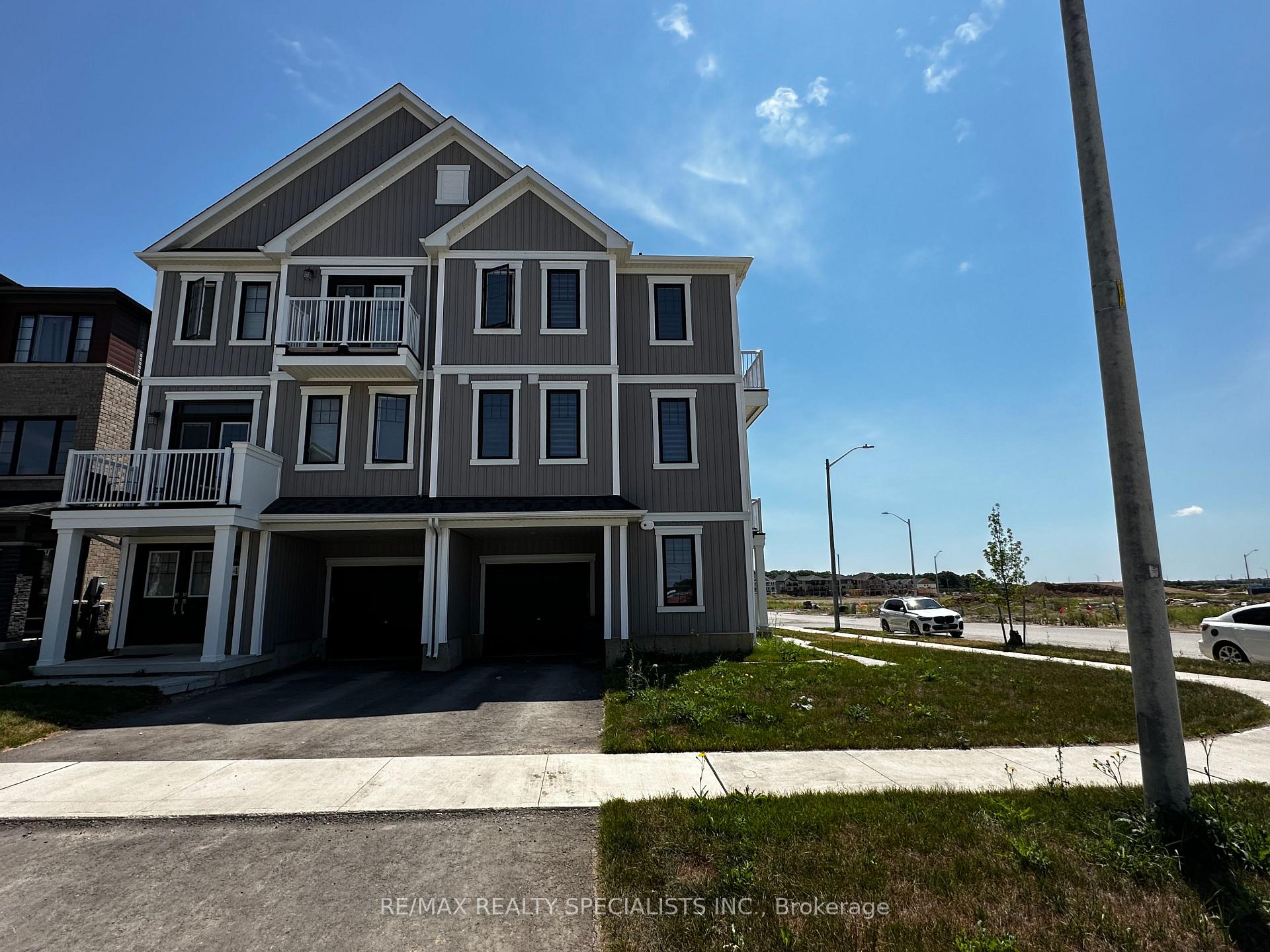 Photo 5 of 2 Norwich Crescent, Haldimand — HOMEH