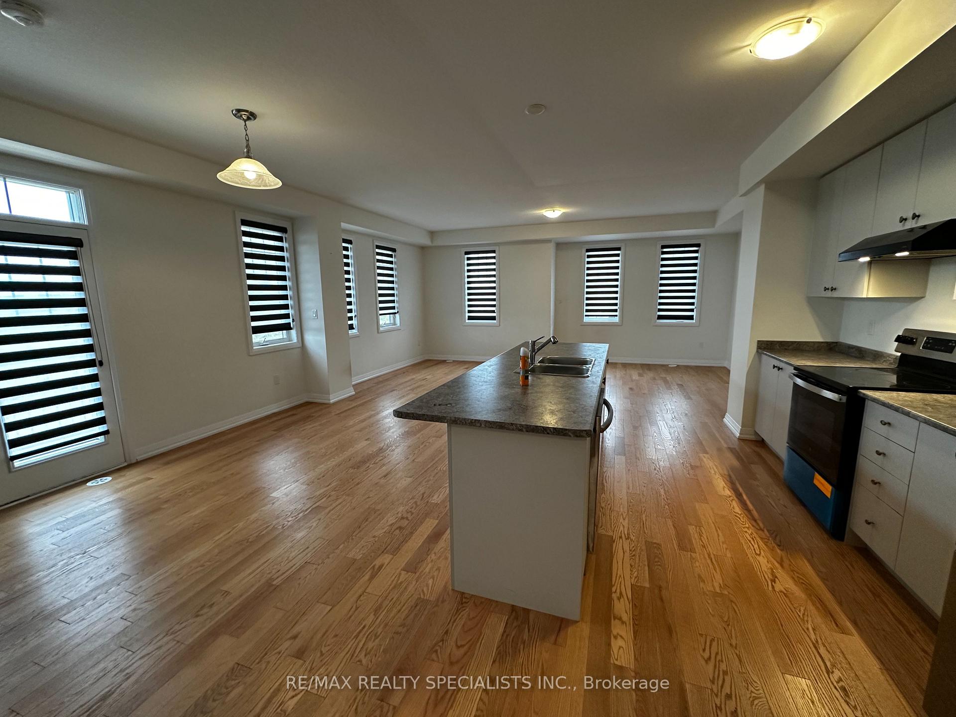 Photo 4 of 2 Norwich Crescent, Haldimand — HOMEH