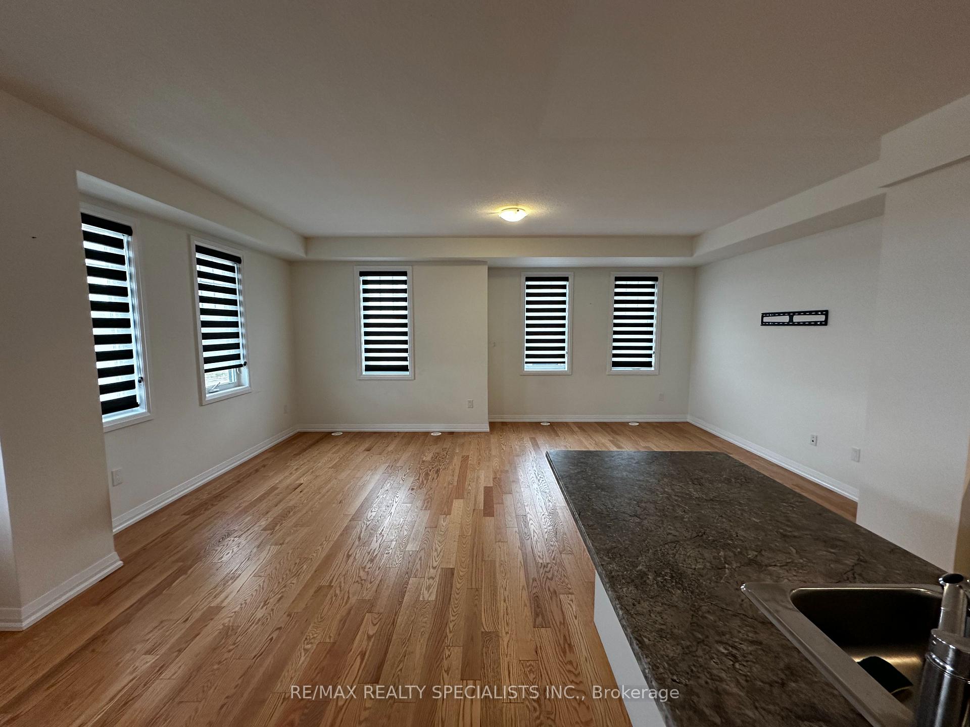 Photo 14 of 2 Norwich Crescent, Haldimand — HOMEH