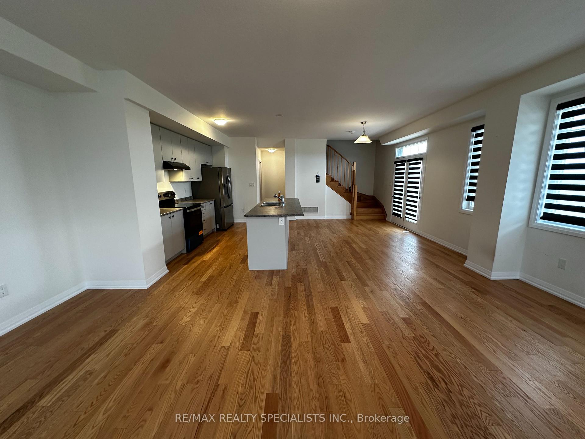 Photo 6 of 2 Norwich Crescent, Haldimand — HOMEH