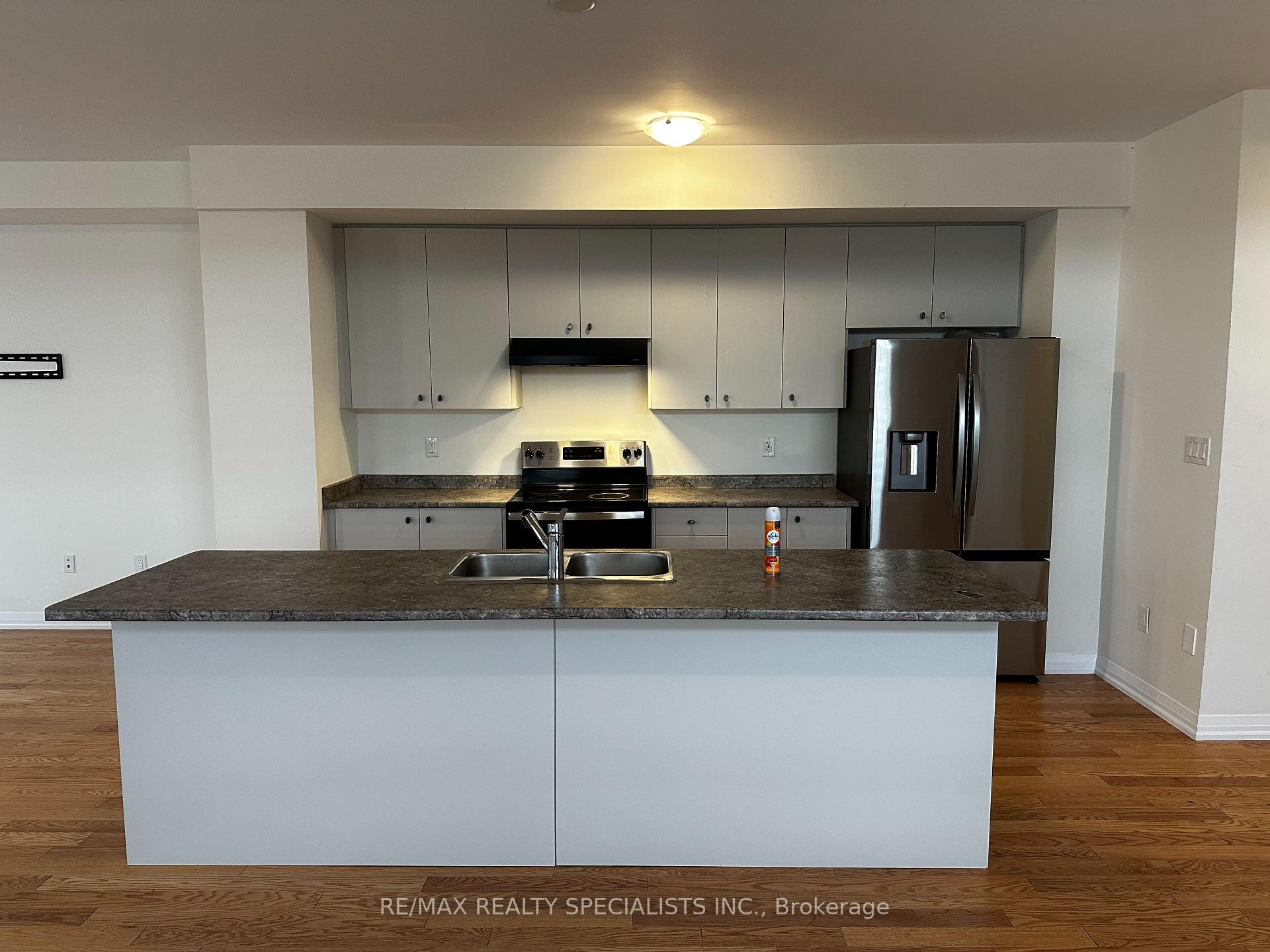 Photo 10 of 2 Norwich Crescent, Haldimand — HOMEH