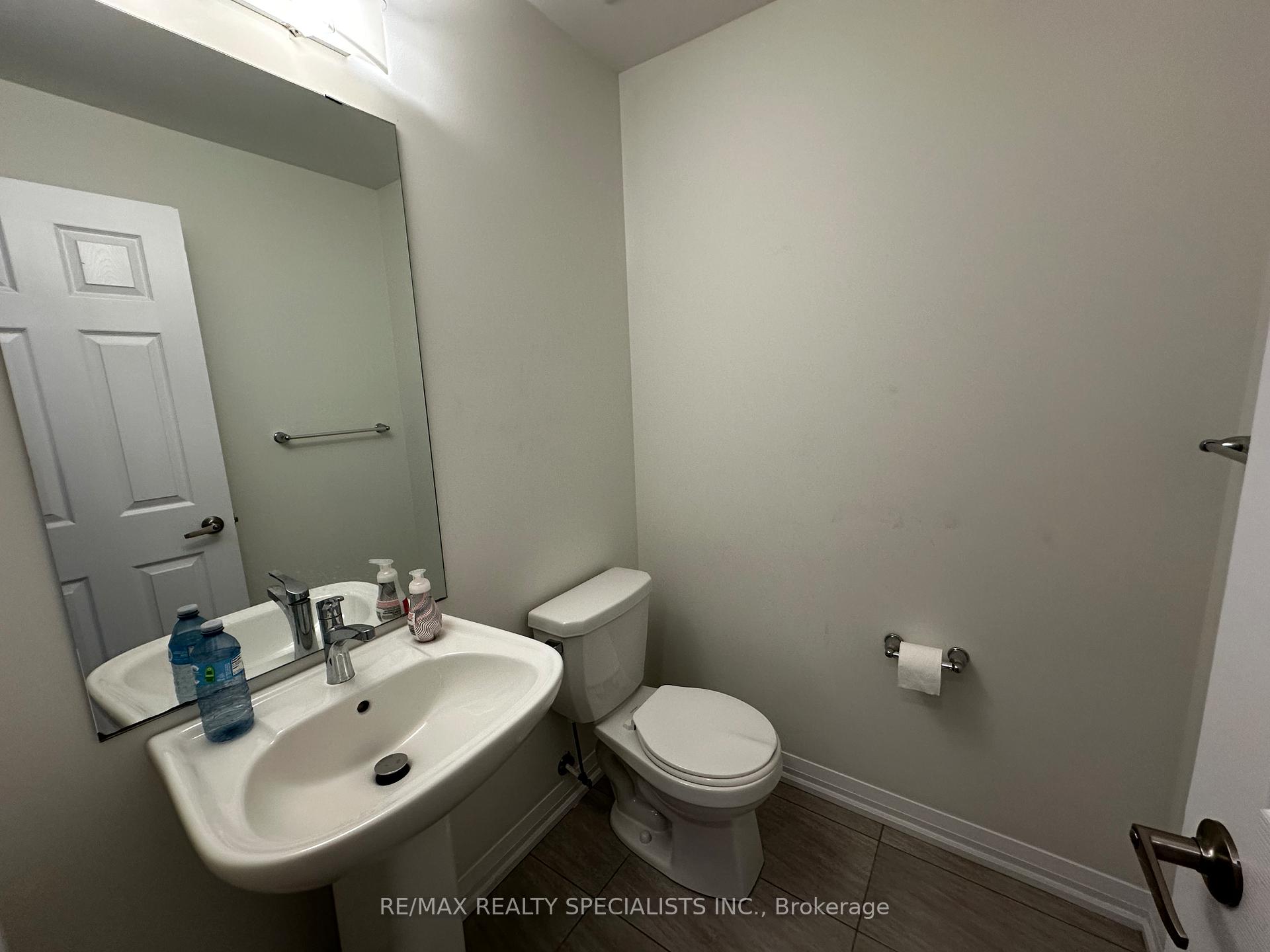 Photo 21 of 2 Norwich Crescent, Haldimand — HOMEH