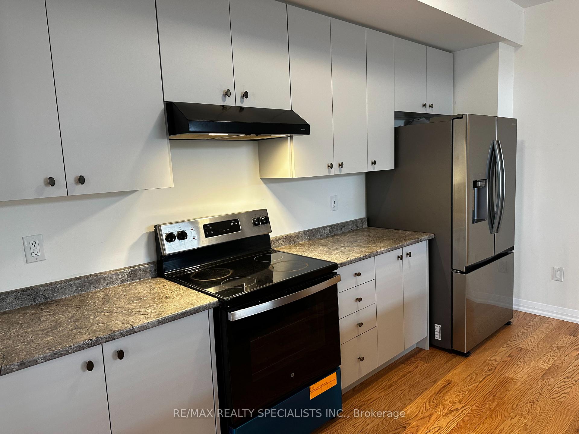 Photo 16 of 2 Norwich Crescent, Haldimand — HOMEH