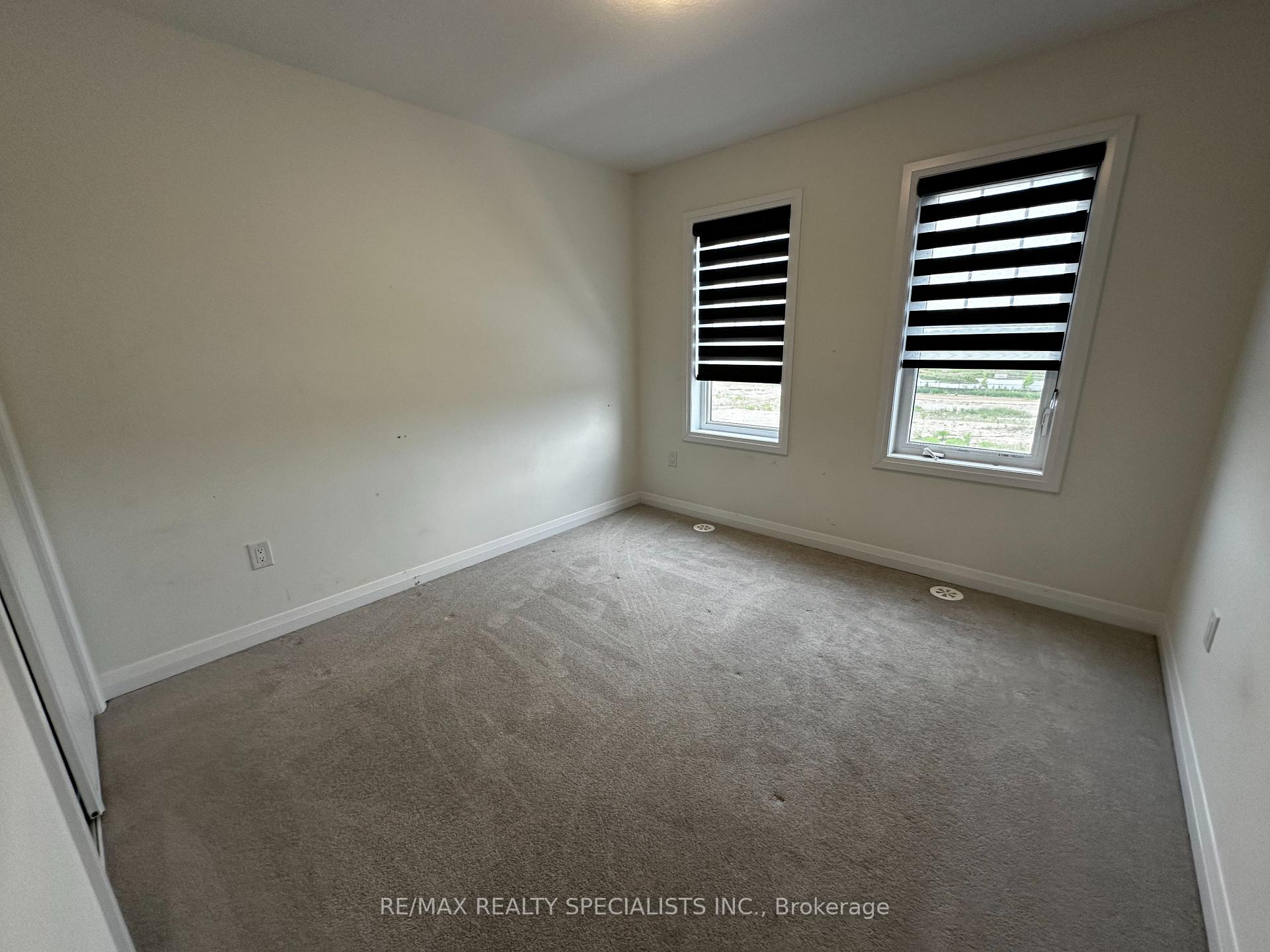 Photo 8 of 2 Norwich Crescent, Haldimand — HOMEH