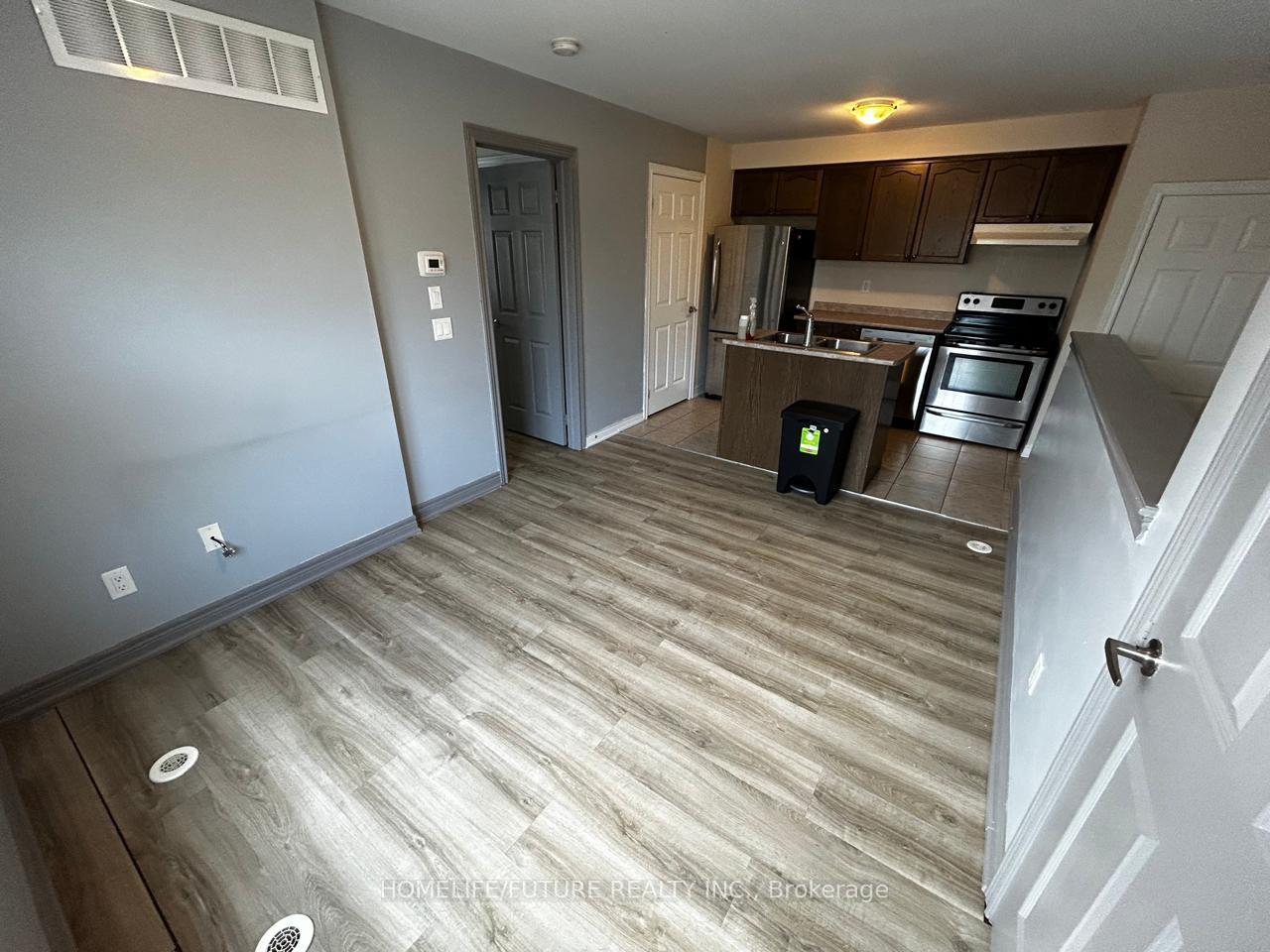 Photo 9 of 23 Highbury Court, Markham, Cornell — HOMEH